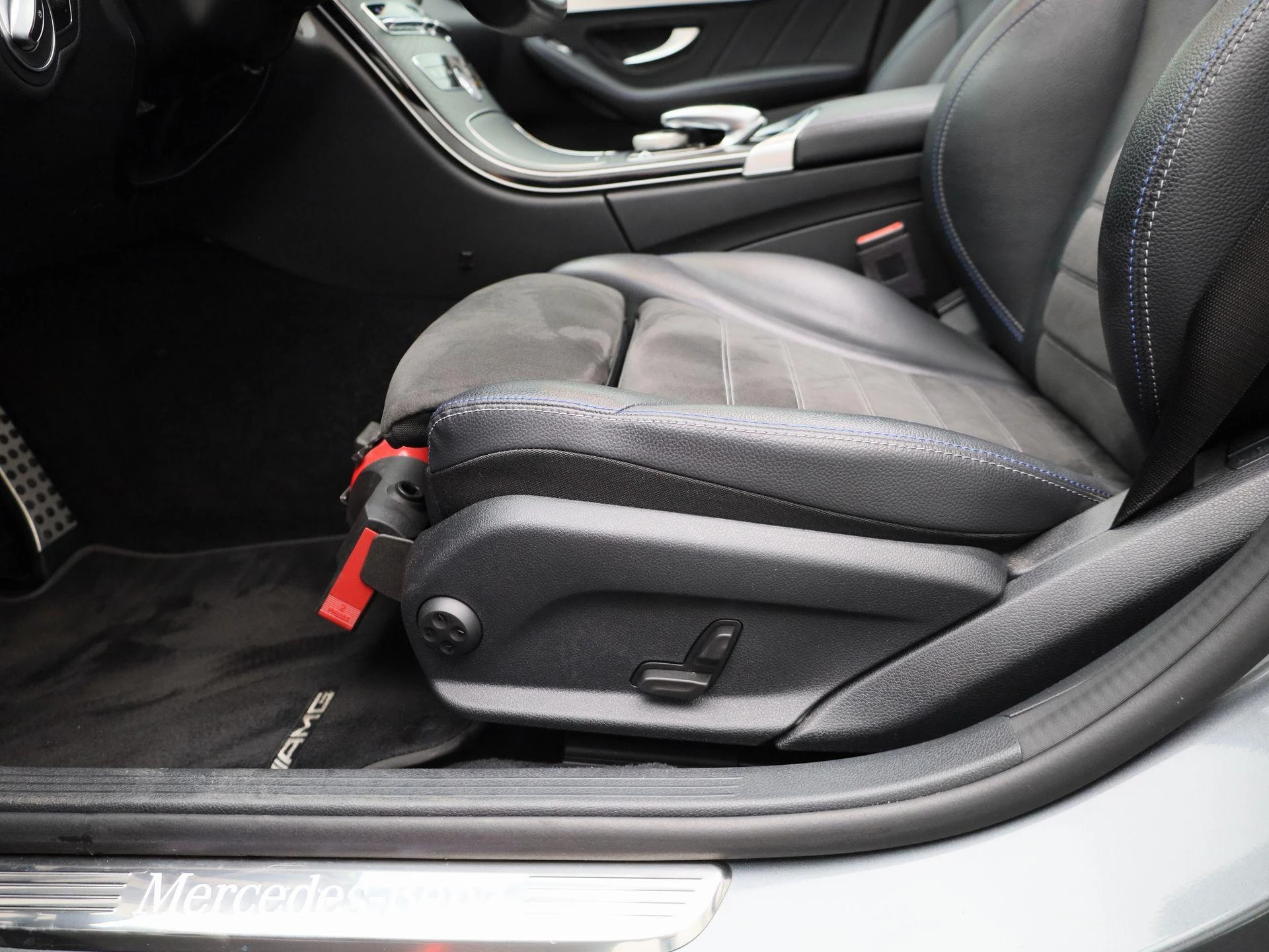 Mercedes-Benz-C-Klasse-image-29