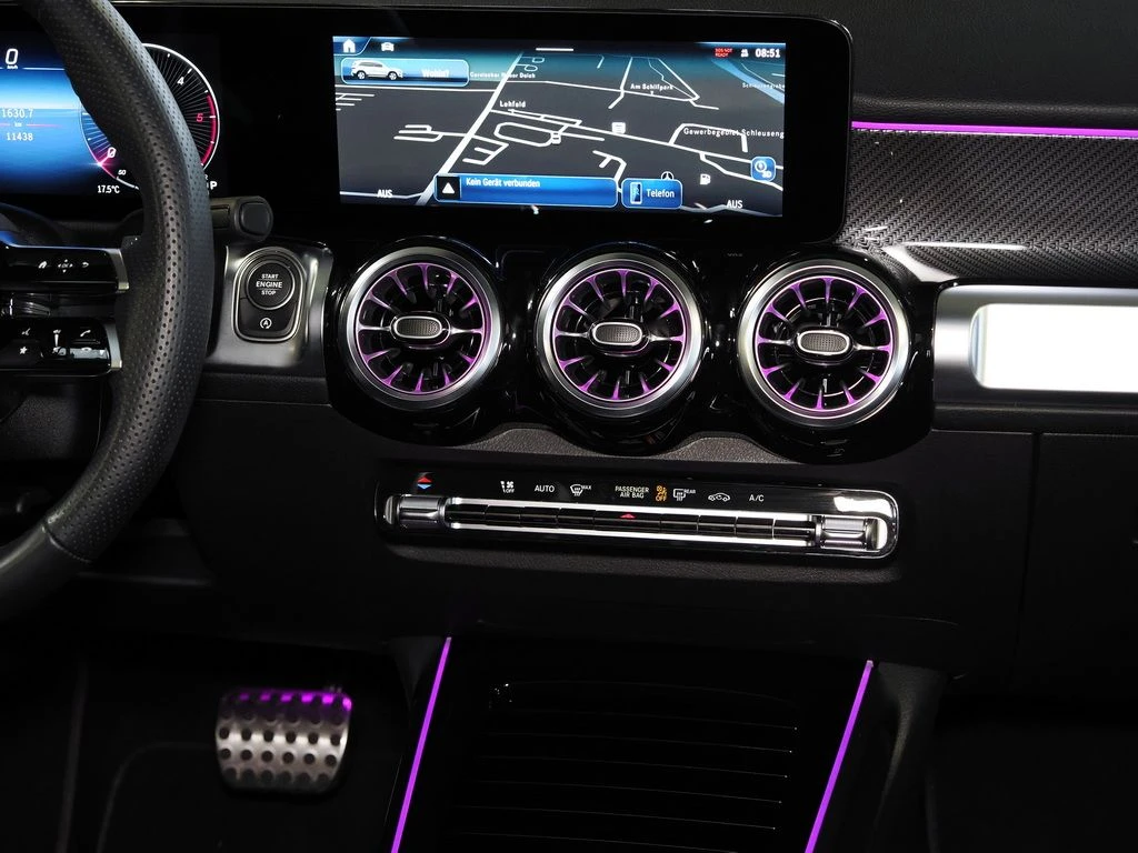 Mercedes-Benz-GLB 200 d-image-10