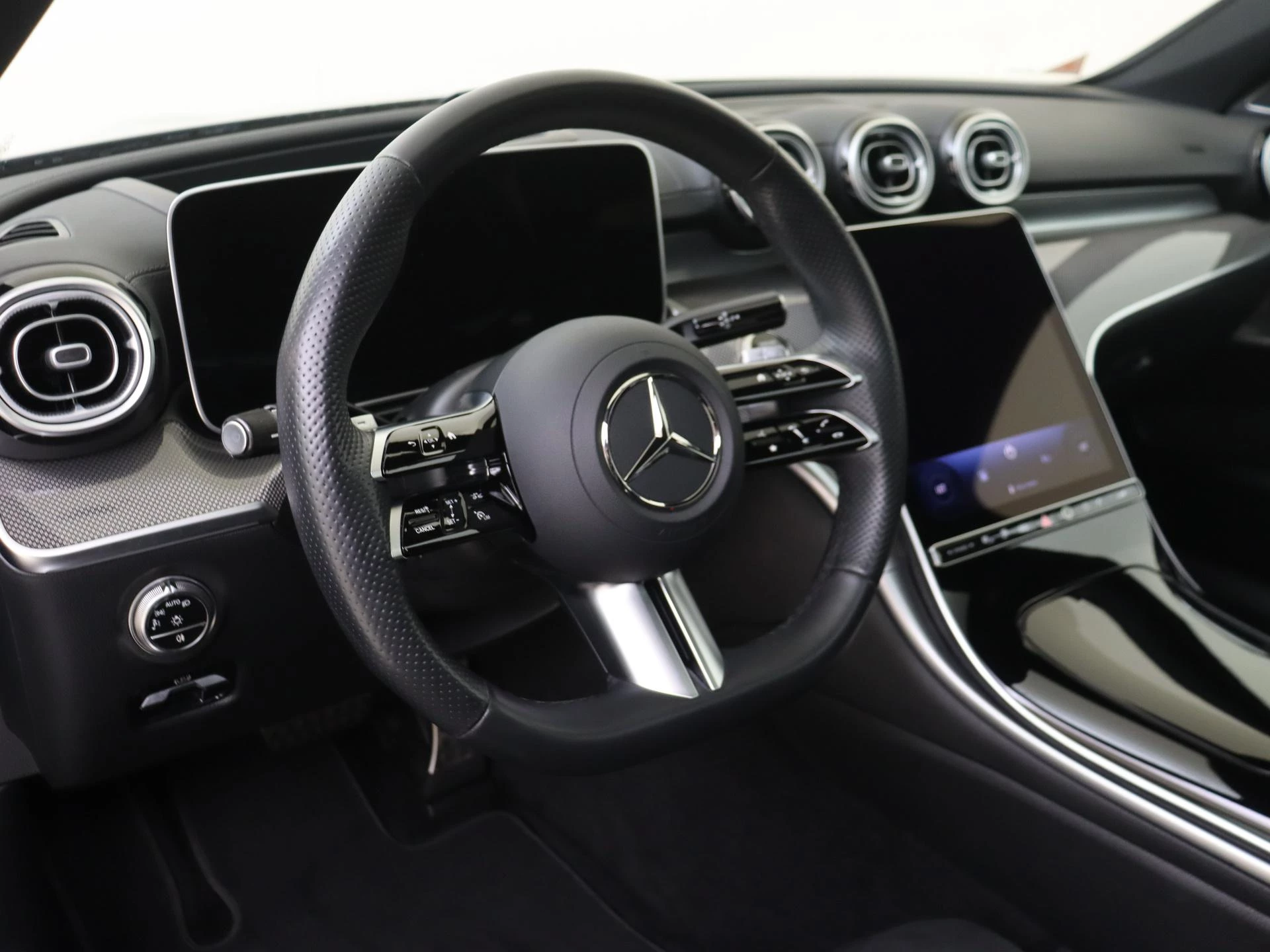 Mercedes-Benz-C-Klasse-image-12