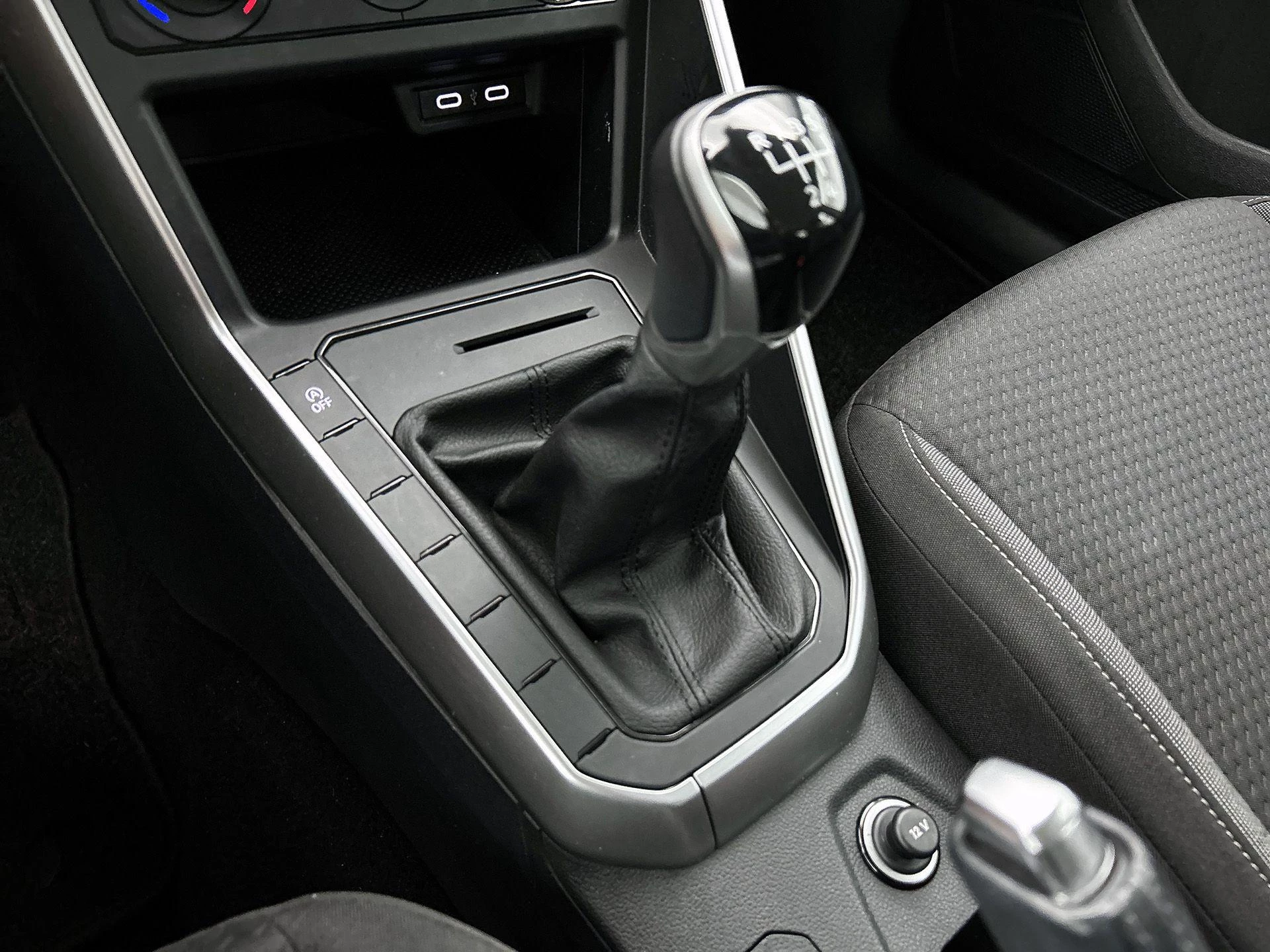 Volkswagen-Polo-image-21