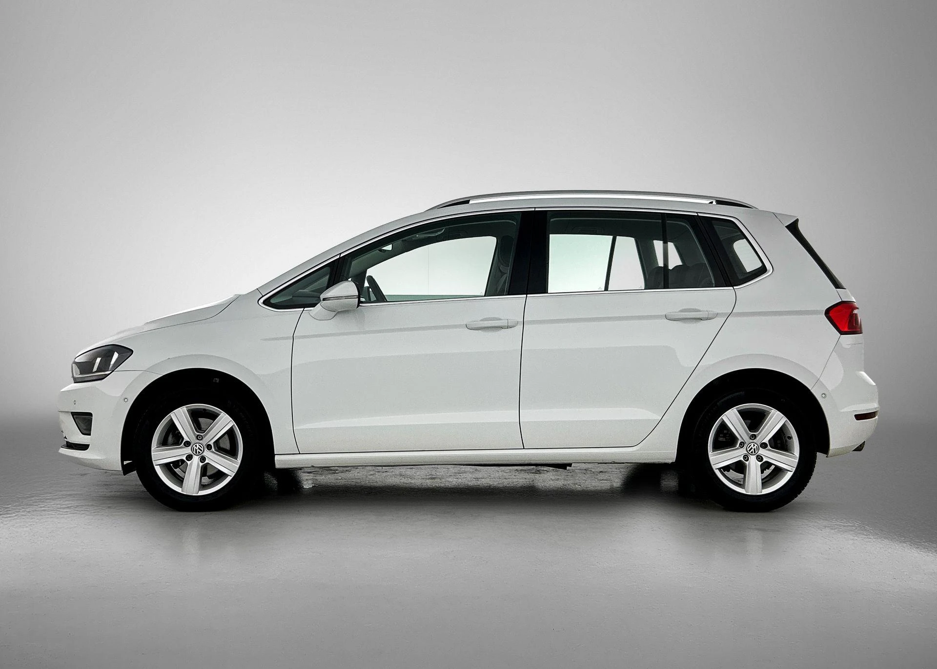 Volkswagen-Golf Sportsvan-image-1
