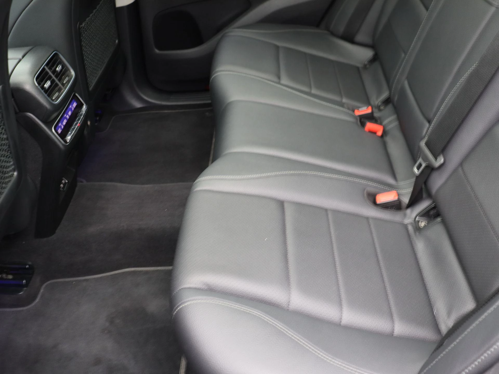 Mercedes-Benz GLE 300 d 4MATIC AMG LINE + AIRMATIC + TREKHAAK 3.5 TON + BURMESTER + PANO +
