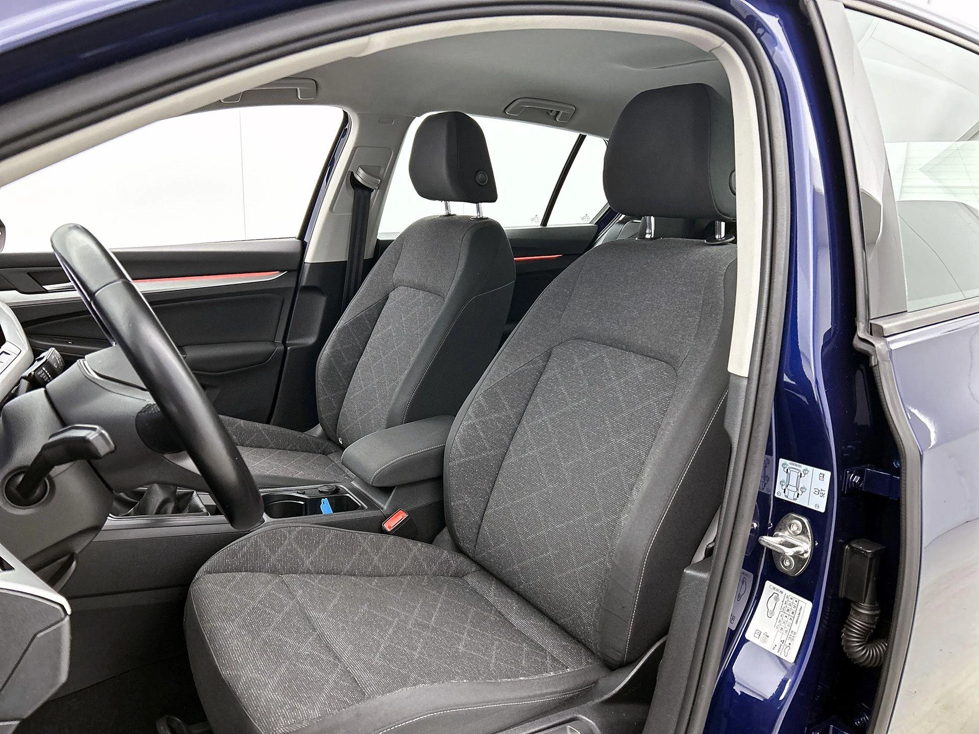 Volkswagen-Golf-image-36