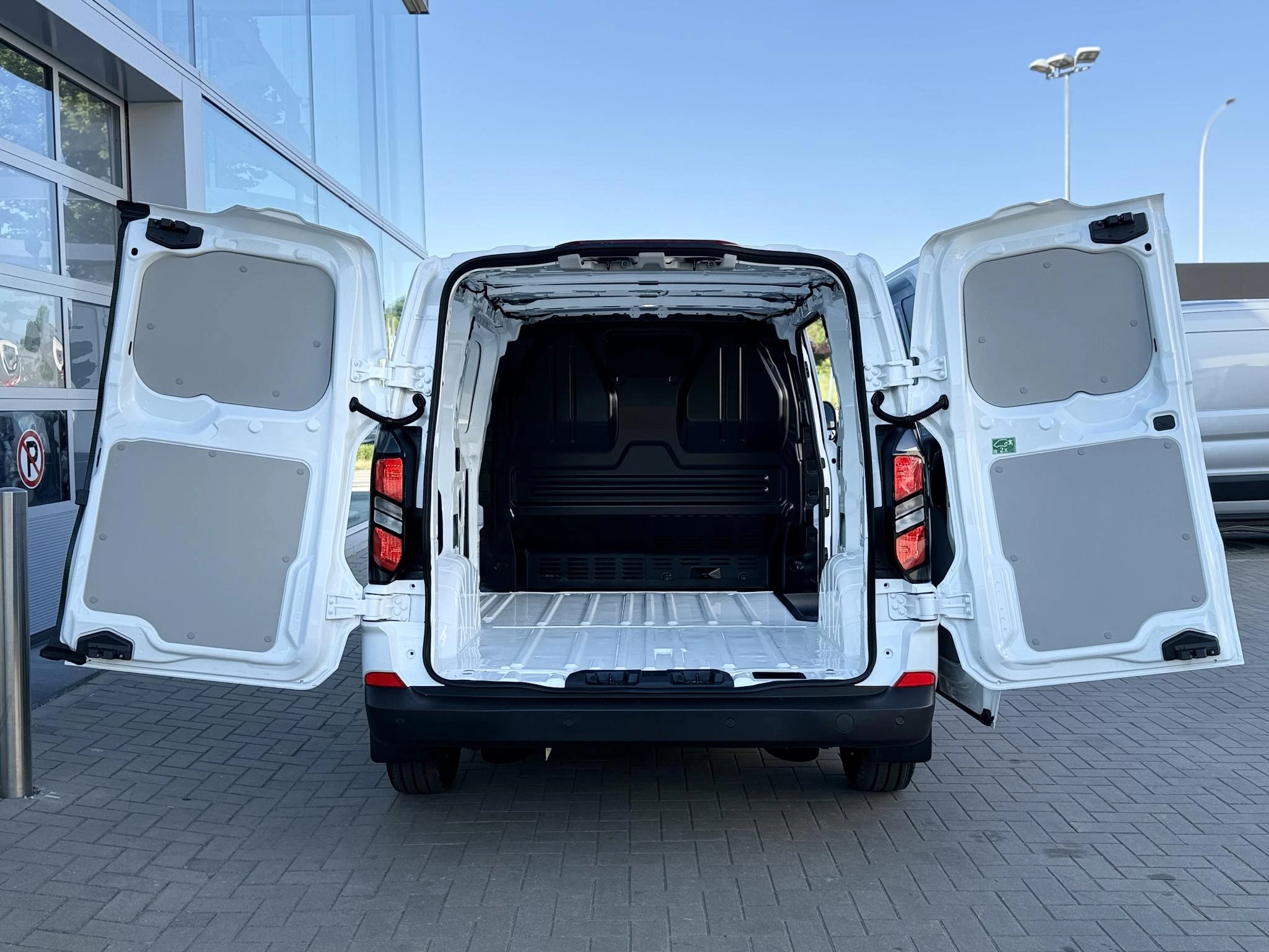 Ford-Transit Custom-image-6