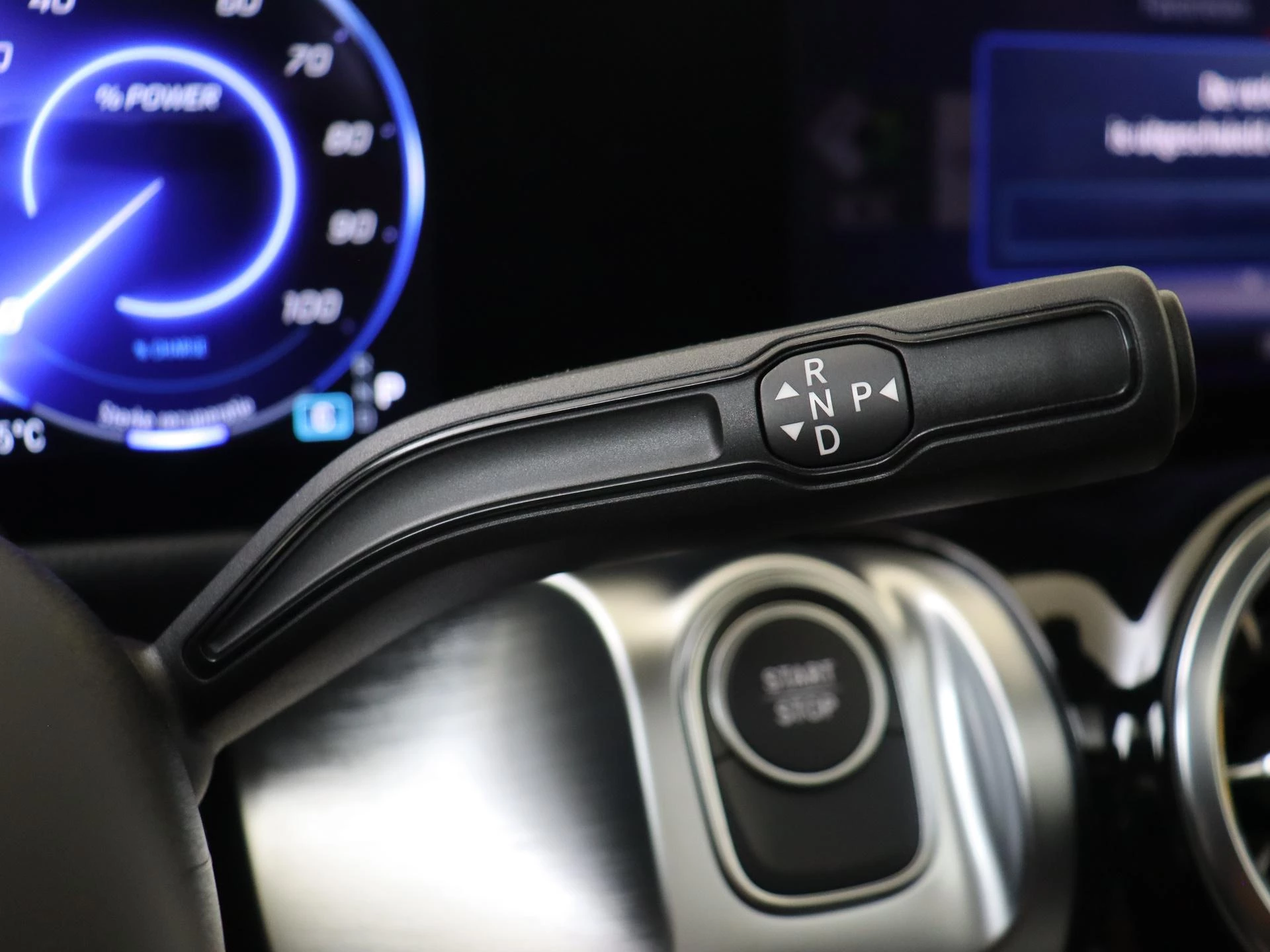 Mercedes-Benz-EQB-image-15