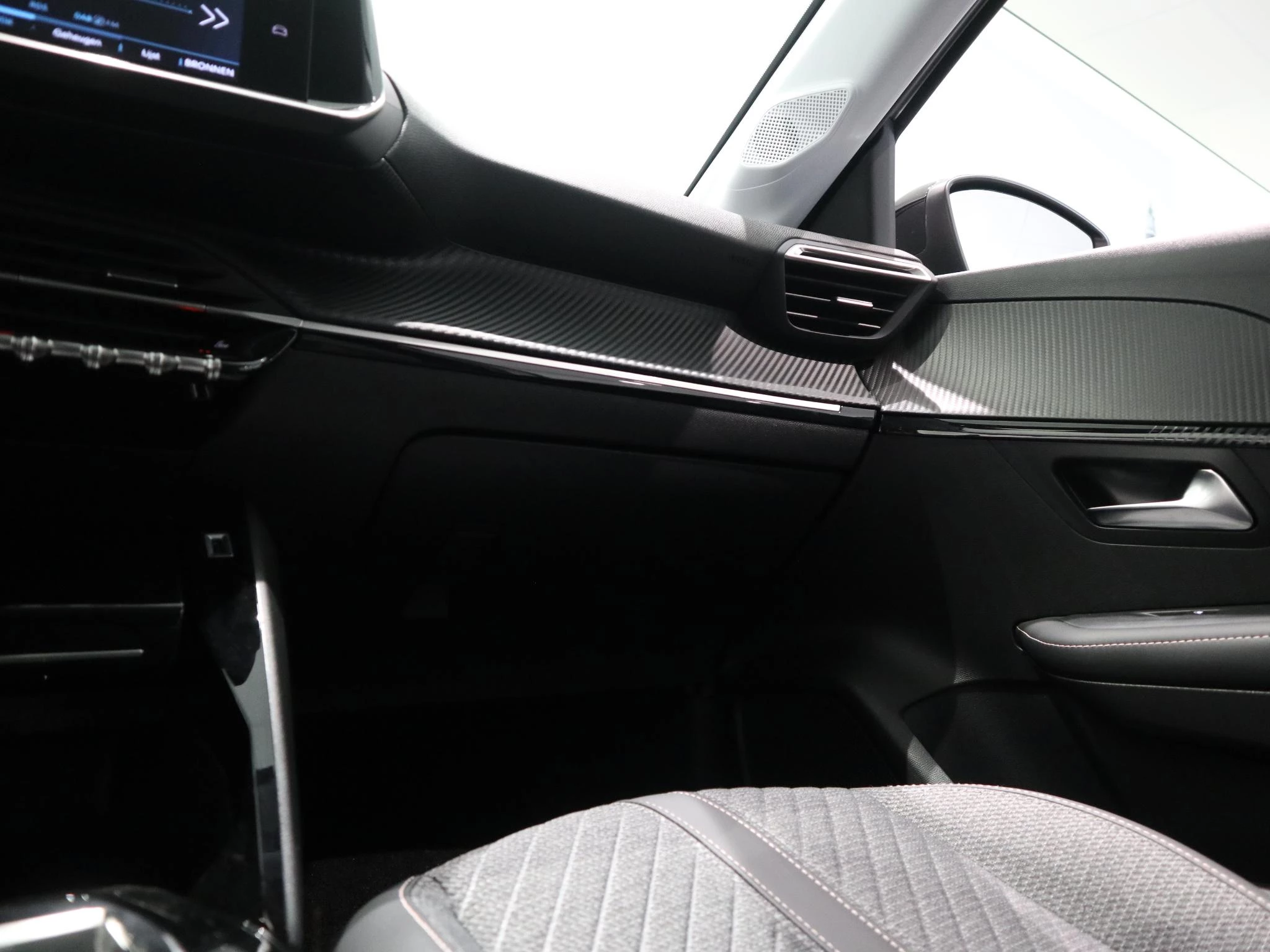 Peugeot-e-208-image-20