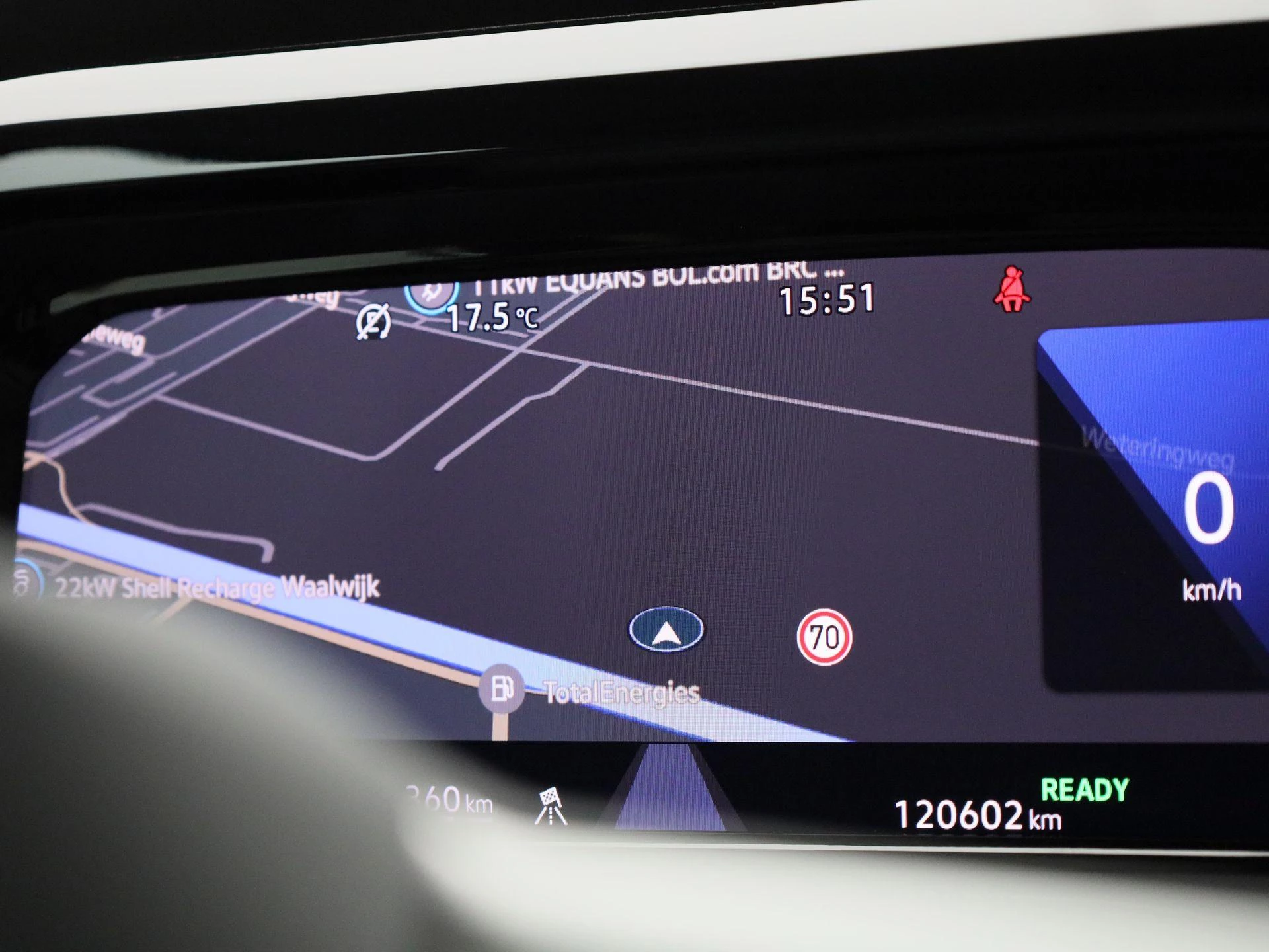 Volkswagen-Multivan-image-23