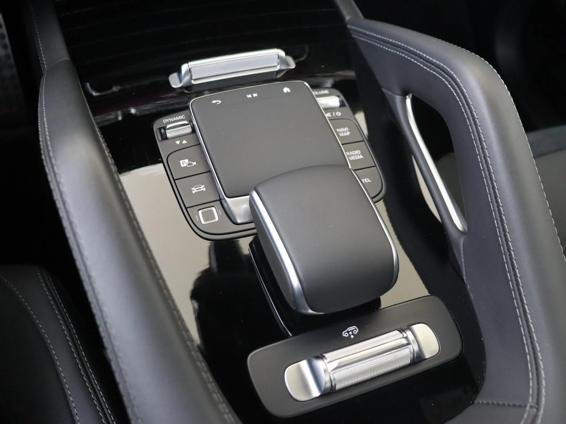 Mercedes-Benz-GLE-image-24