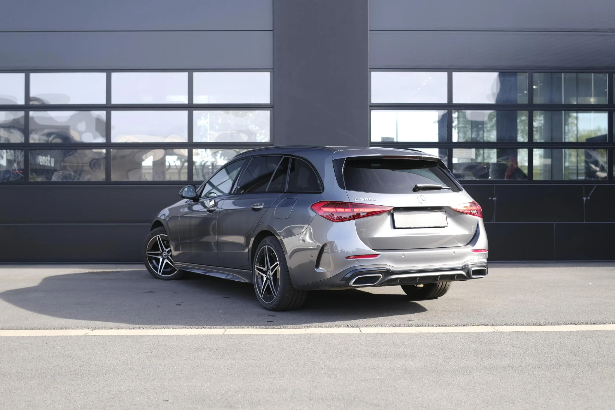 Mercedes-Benz-C-Klasse-image-6