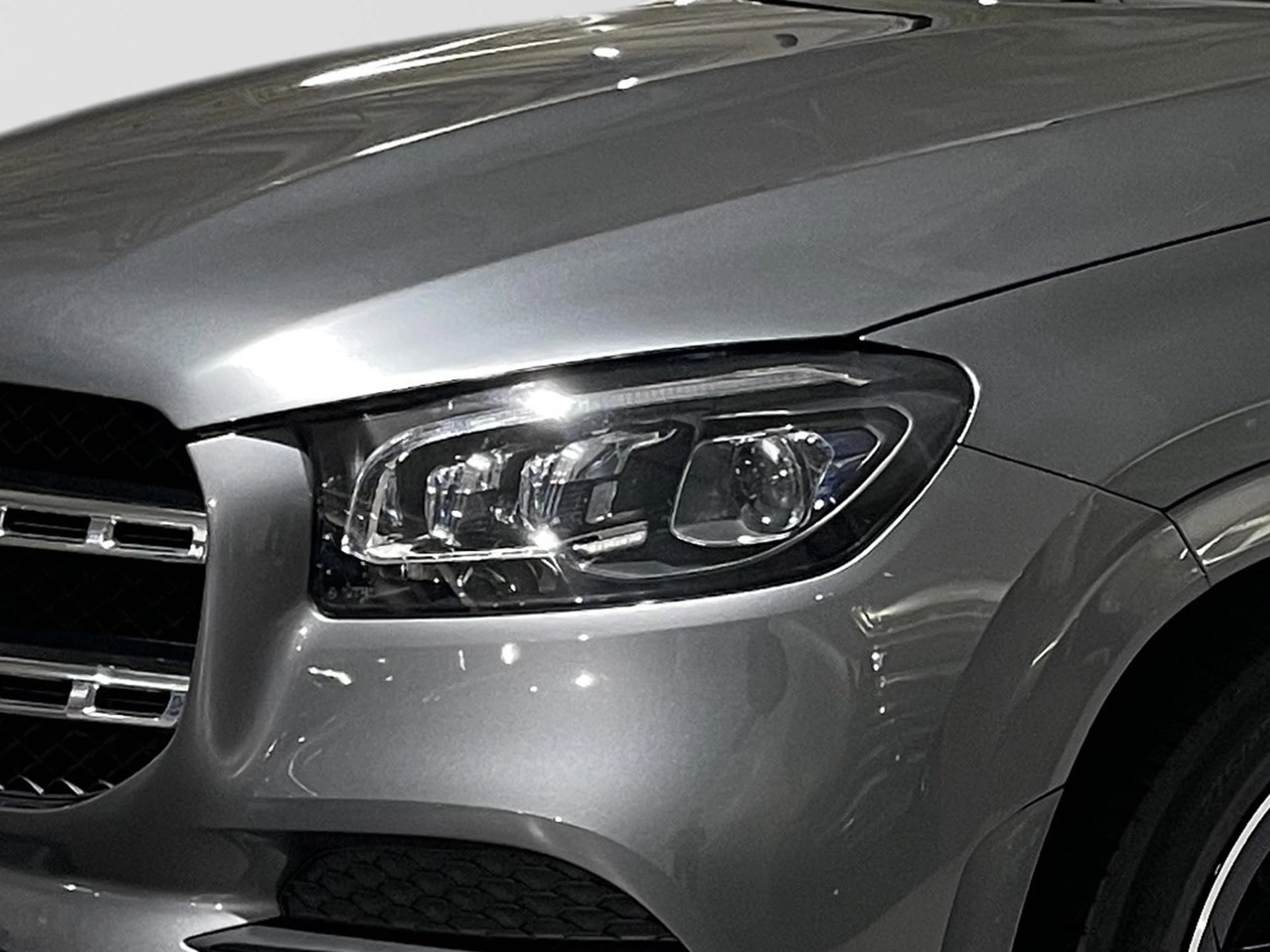 Mercedes-Benz-GLS-image-25