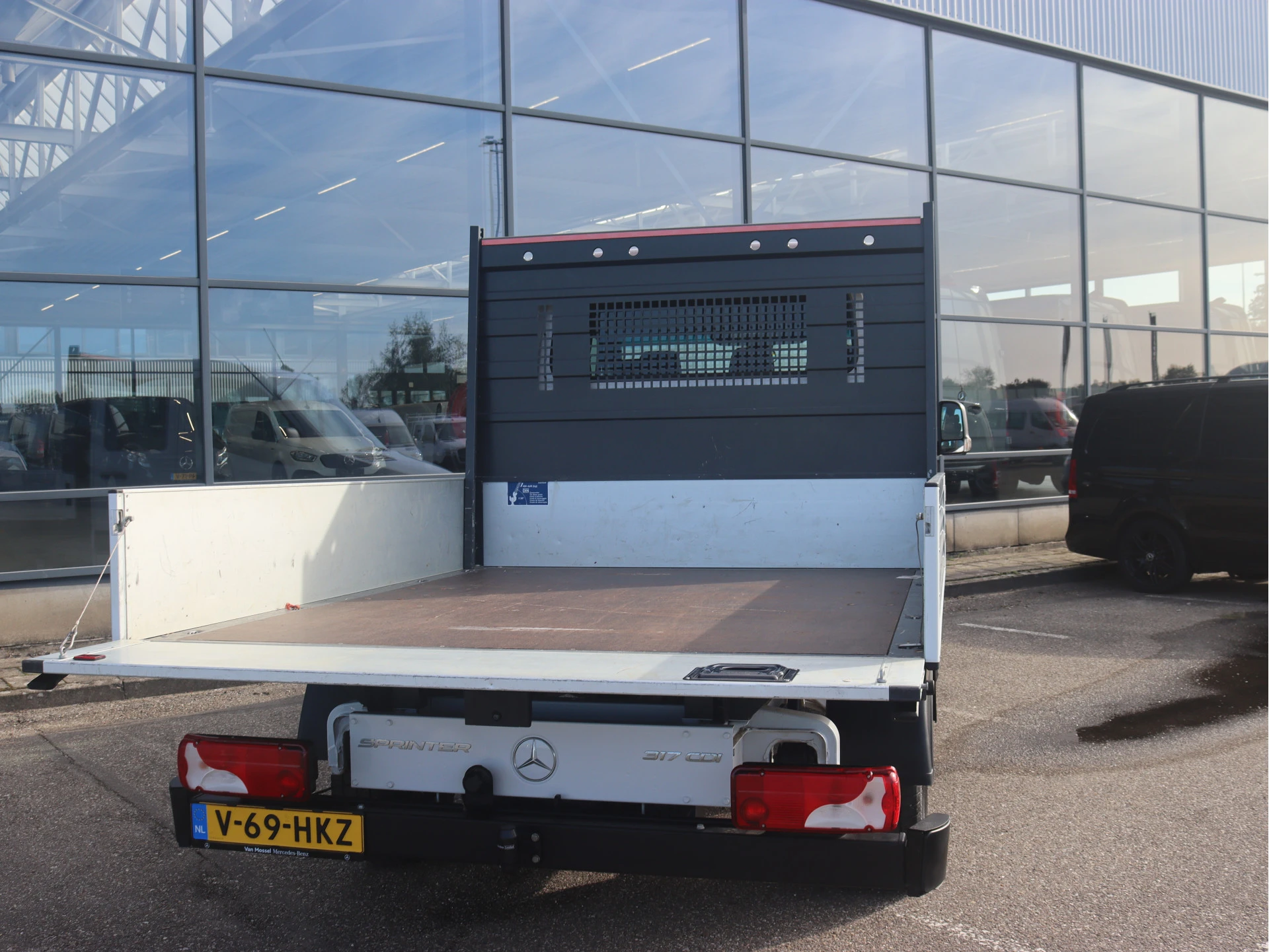 Mercedes-Benz-Sprinter-image-2
