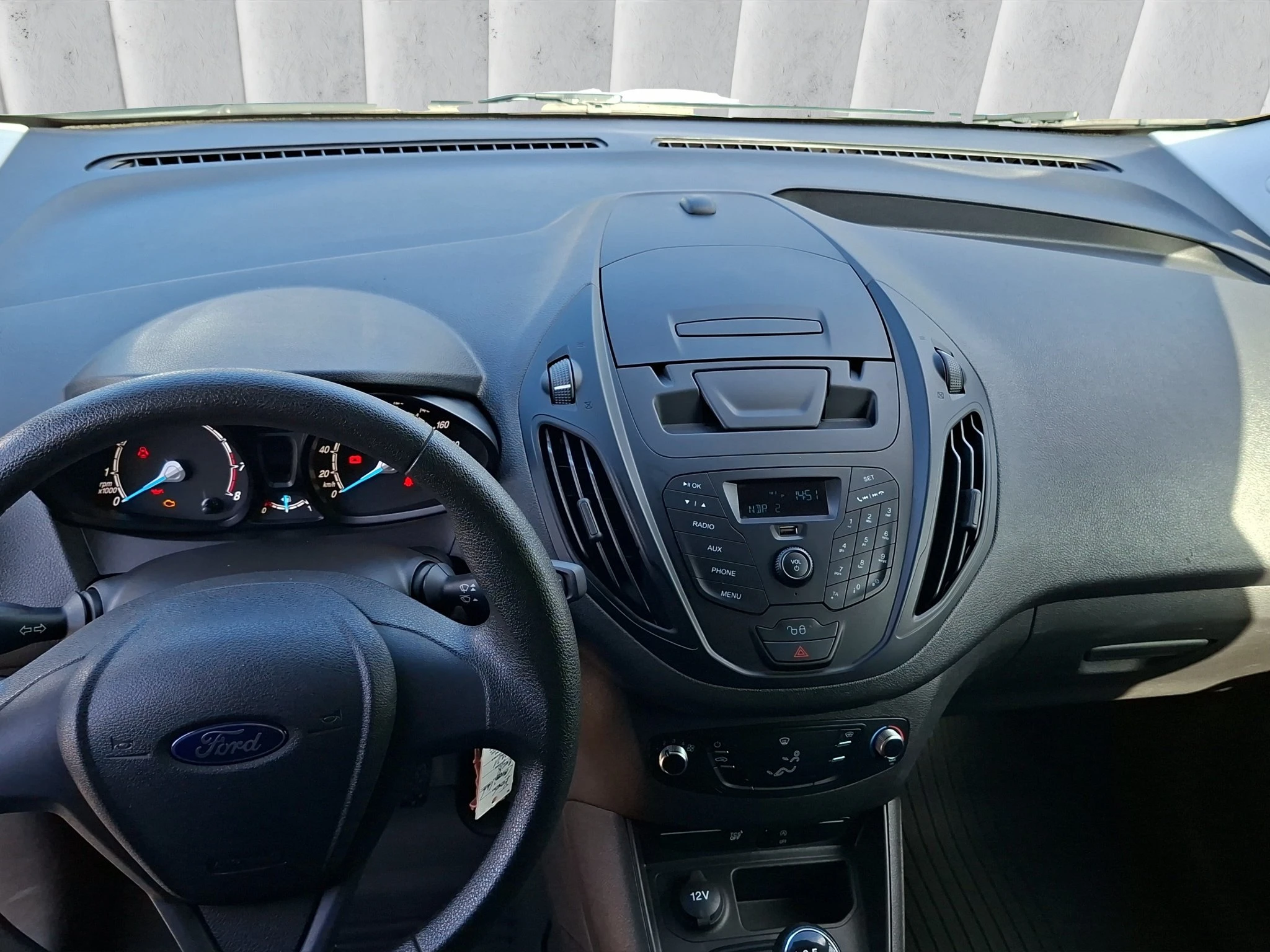 Ford-Transit Courier-image-10