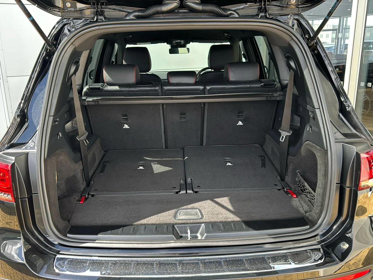Mercedes-Benz-GLB-image-14