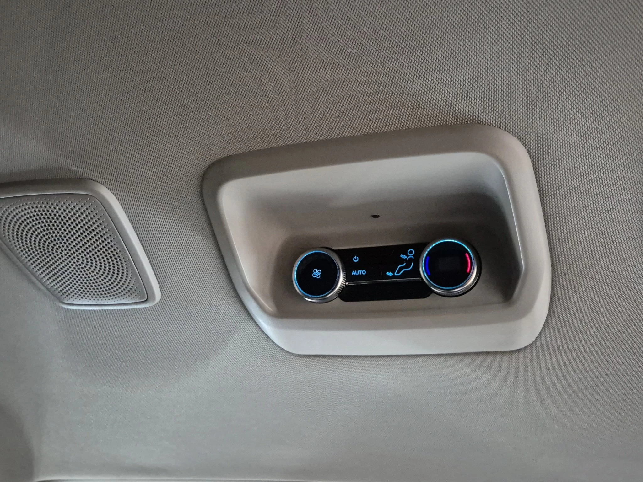 Ford Tourneo Custom Titanium L1 Aut.*AHK*NAVI*LED*SHZ*LRHZ*WSH