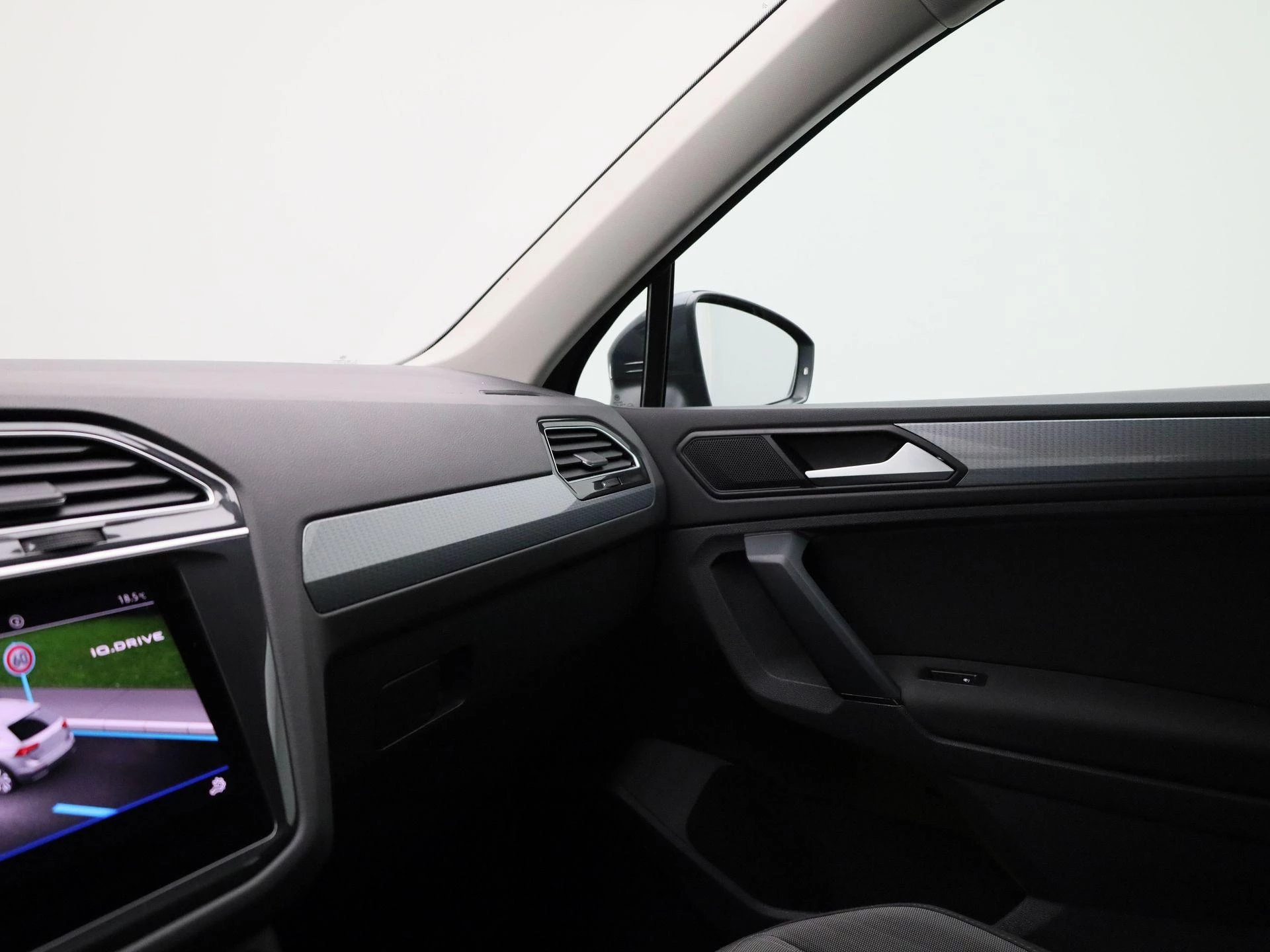 Volkswagen-Tiguan-image-30