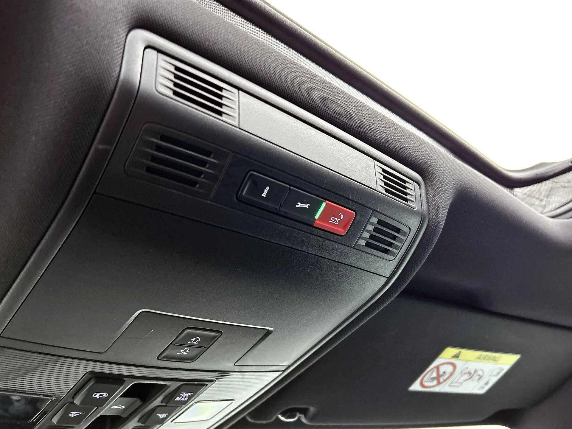 Volkswagen-Tiguan-image-8