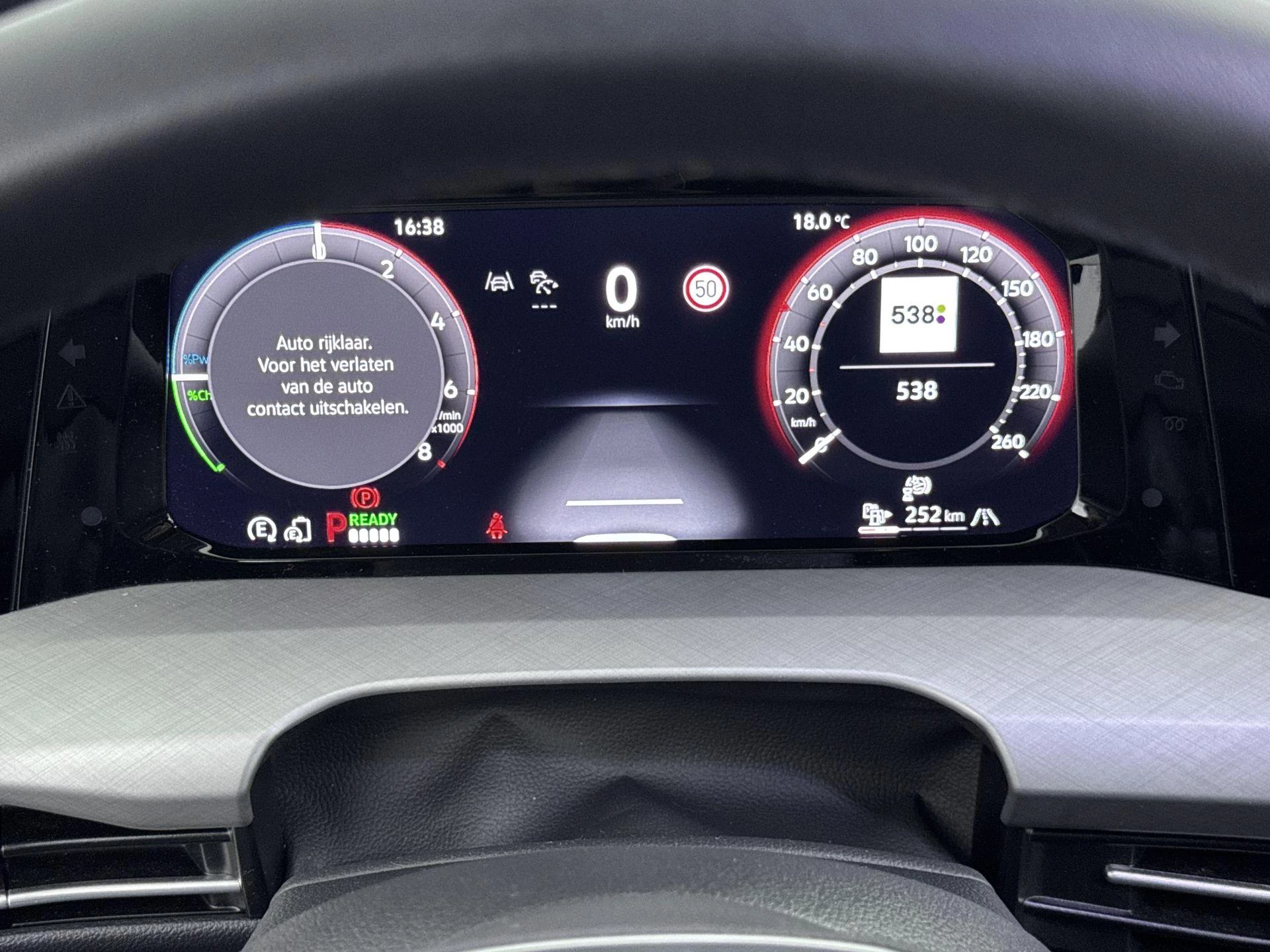 Volkswagen-Golf-image-8