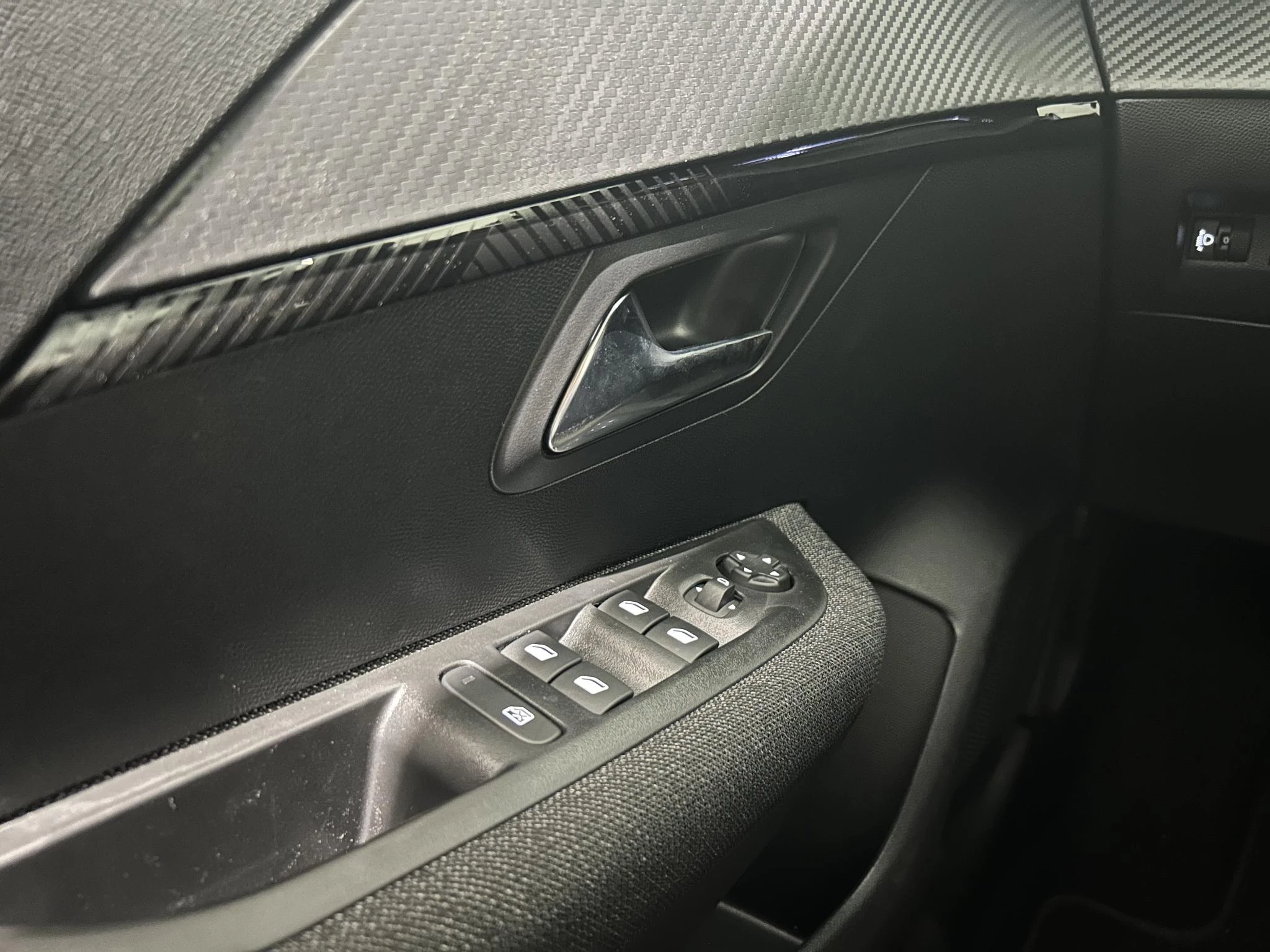 Peugeot-208-image-13