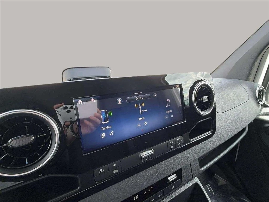 Mercedes-Benz-Sprinter-image-8