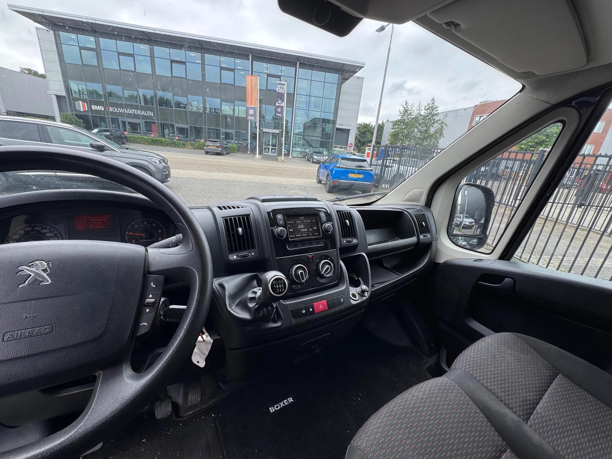 Peugeot Boxer 330 2.2 BlueHDi 120 L2H2 Asphalt