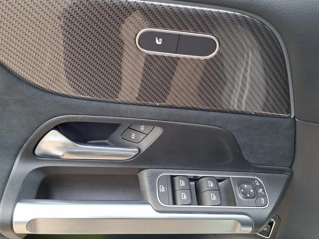 Mercedes-Benz-GLB 200 d-image-22
