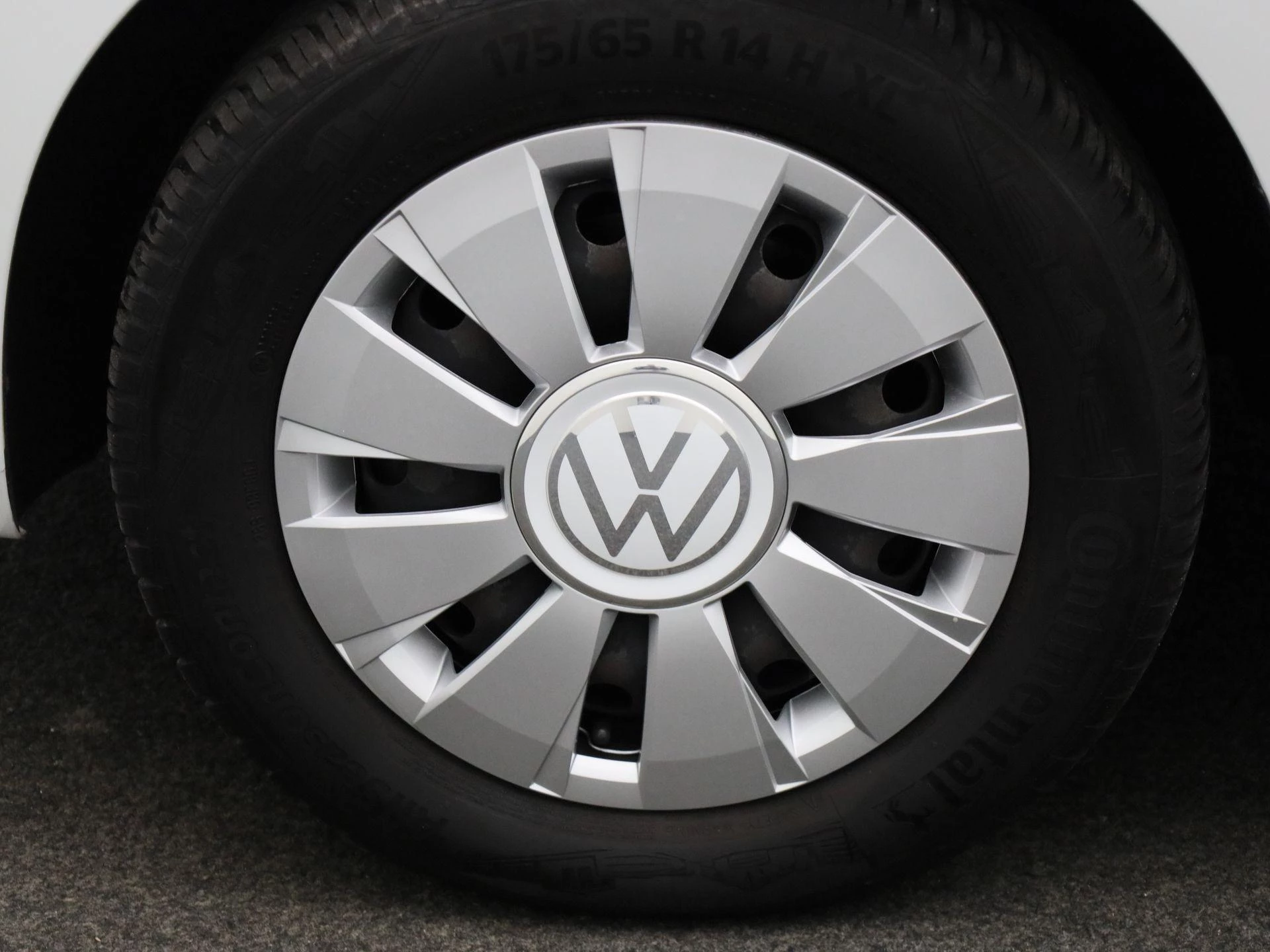 Volkswagen-up!-image-11