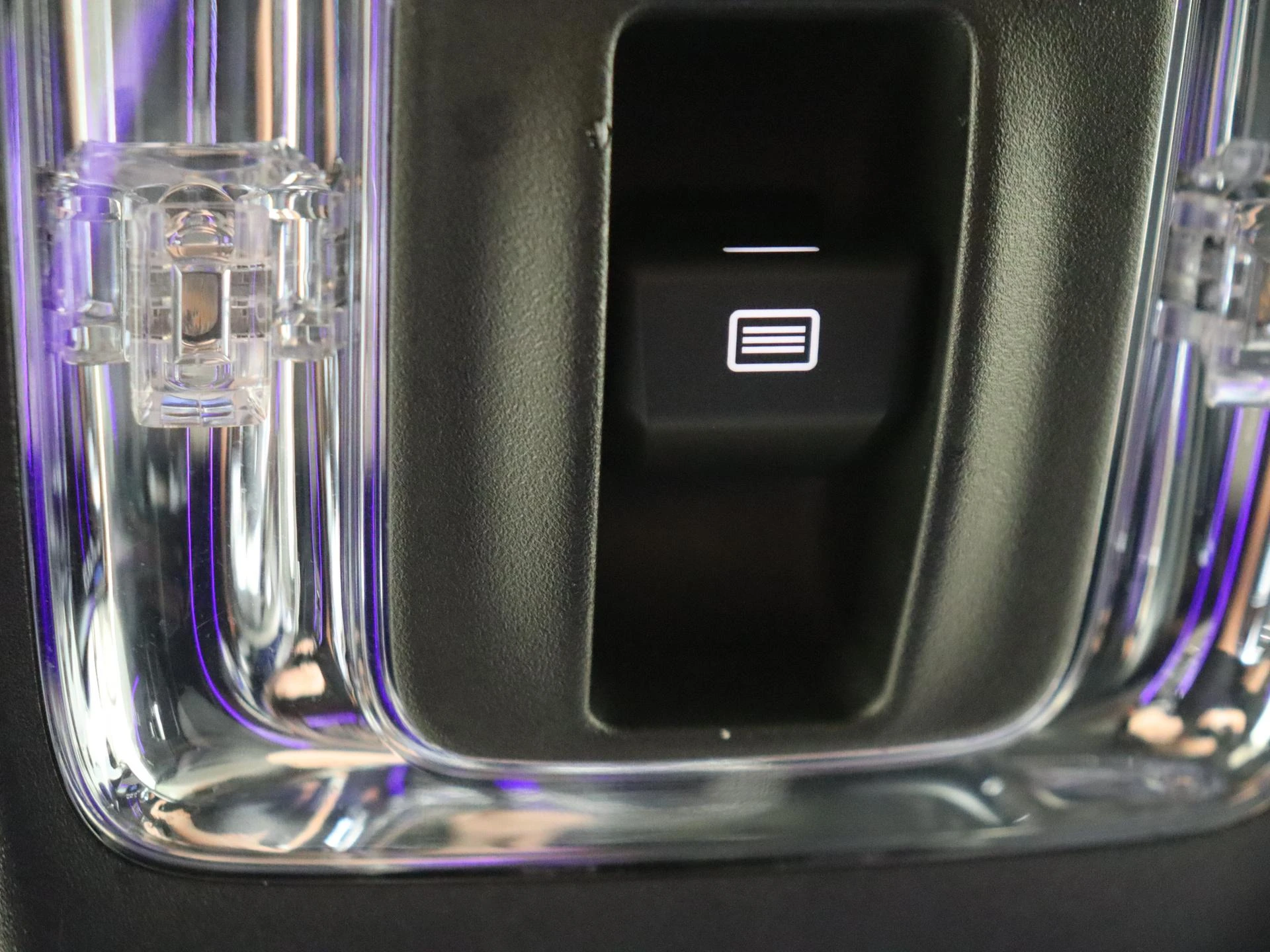Mercedes-Benz-EQA-image-23