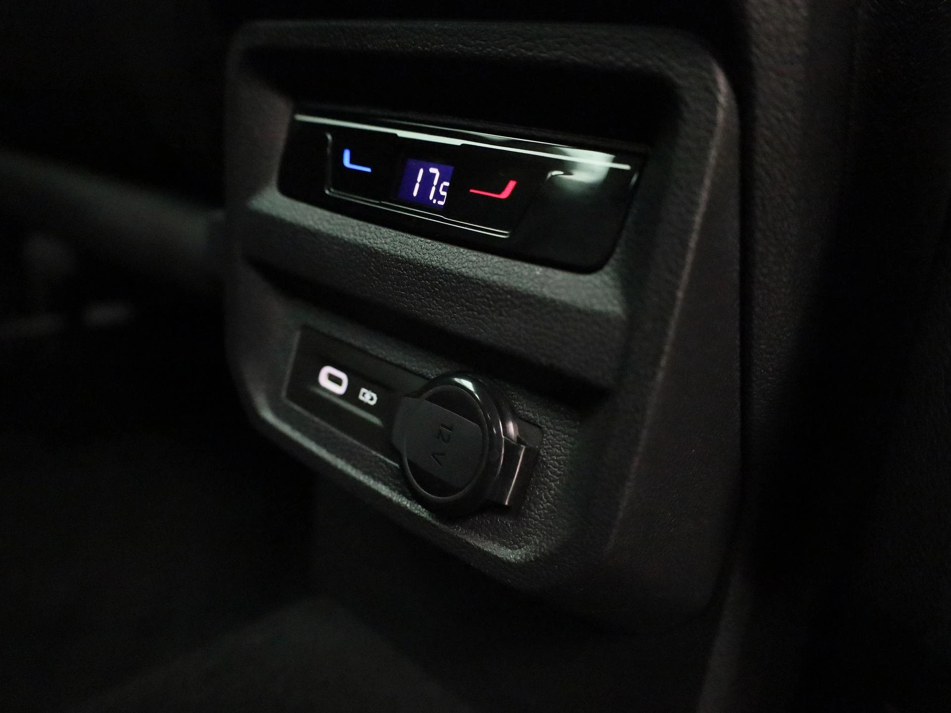 Volkswagen-Tiguan-image-33