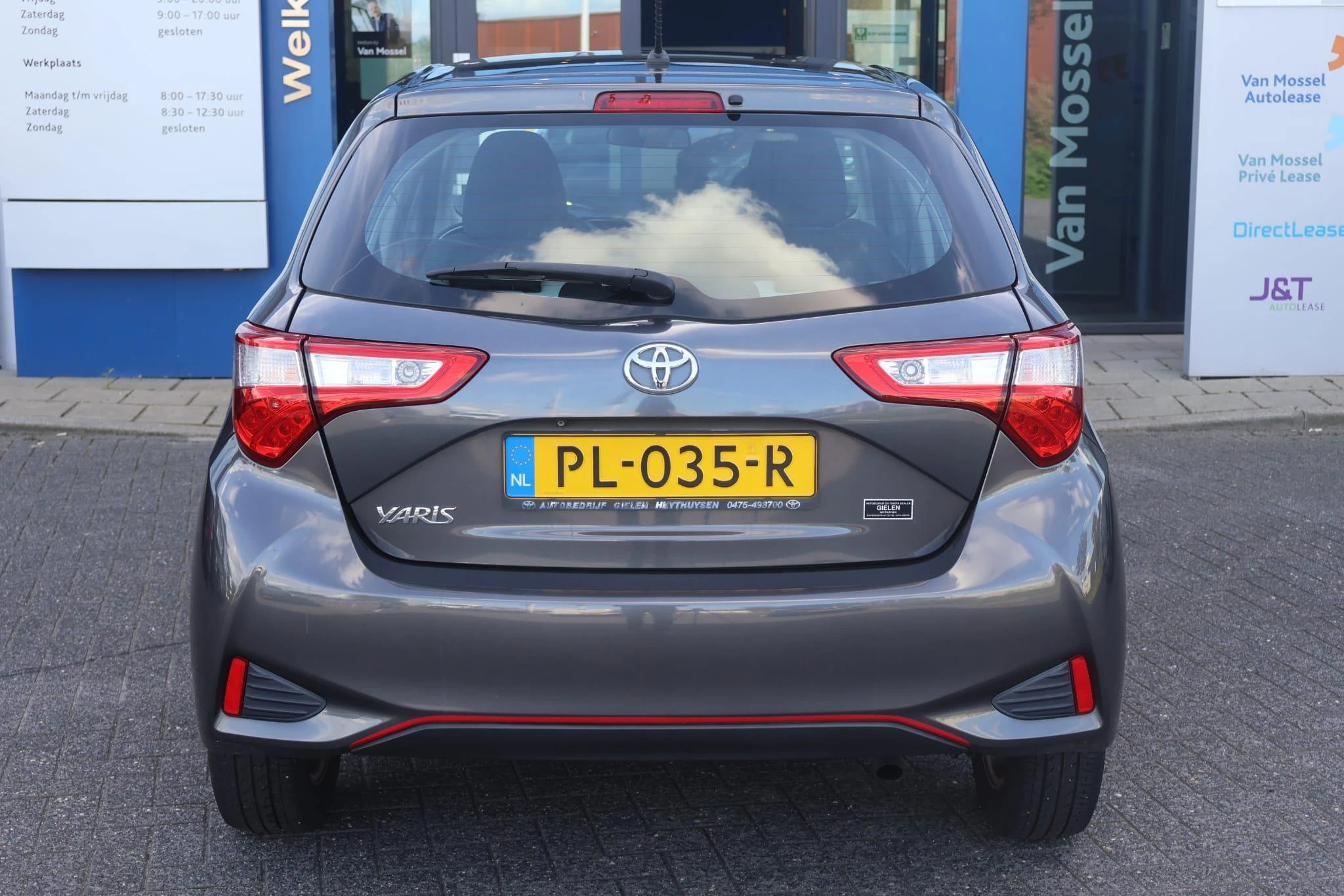 Toyota-Yaris-image-5