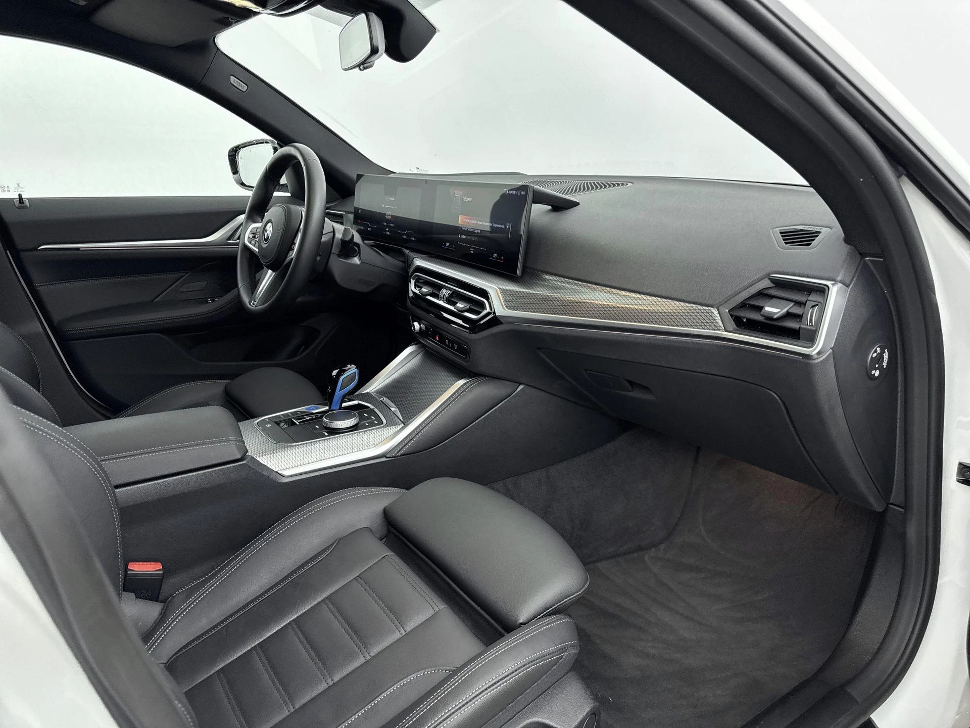 BMW-i4-image-16