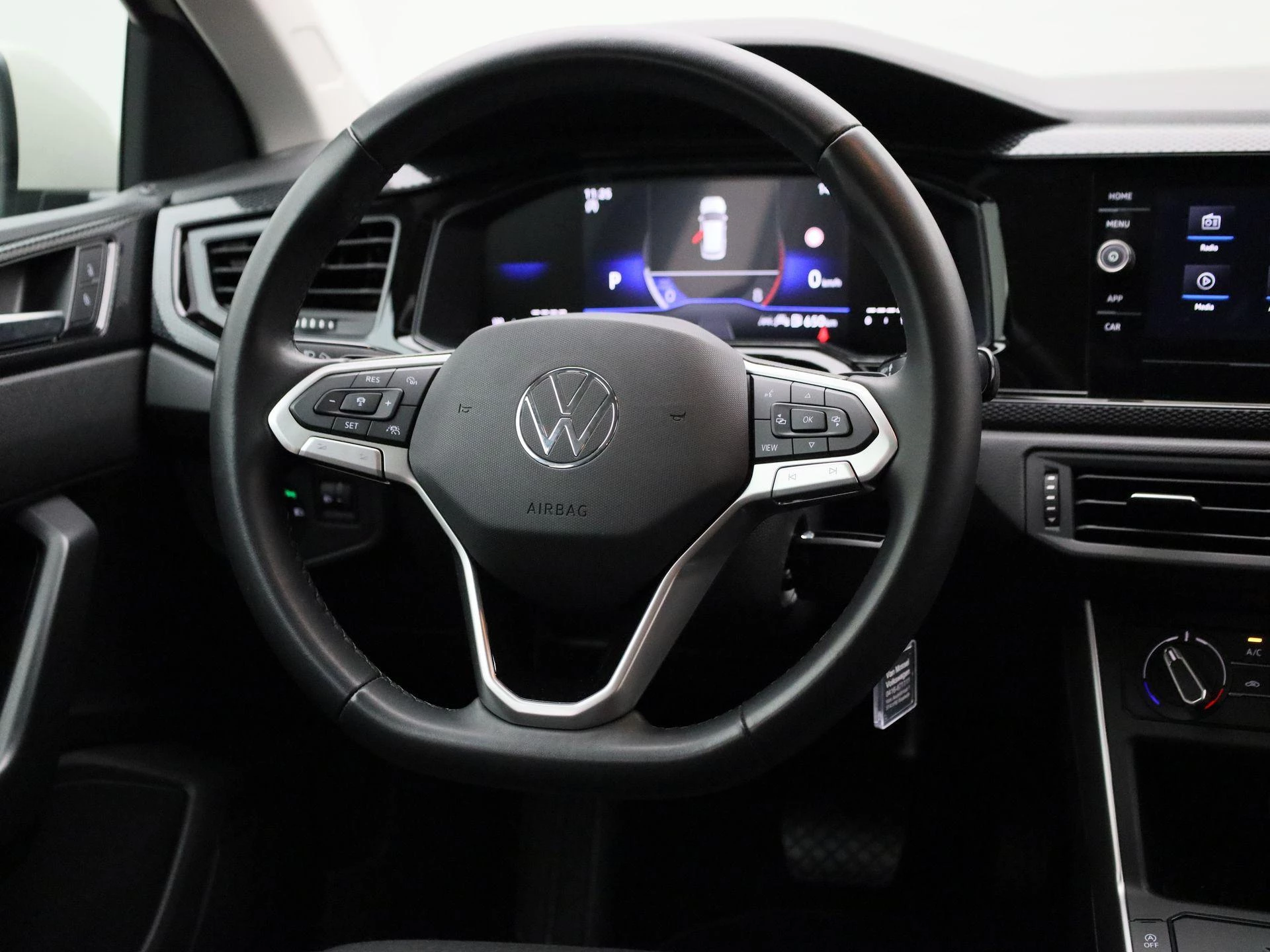 Volkswagen-Polo-image-9