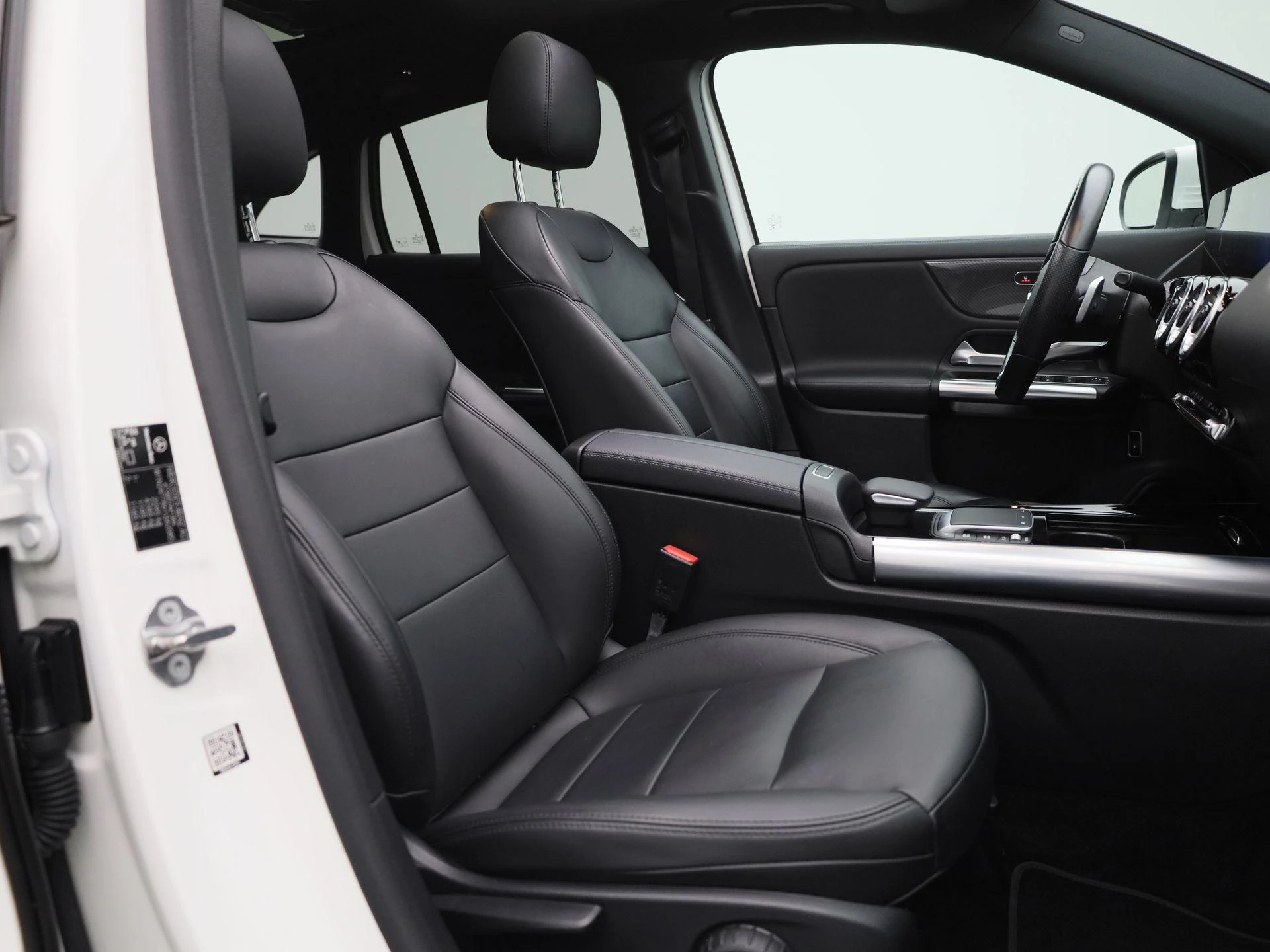 Mercedes-Benz-GLA-image-34