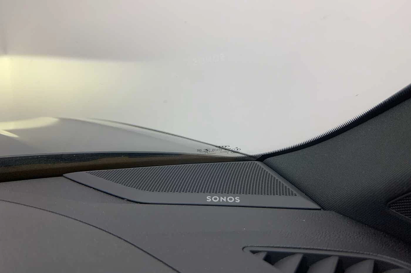 Audi-RSQ3-image-19