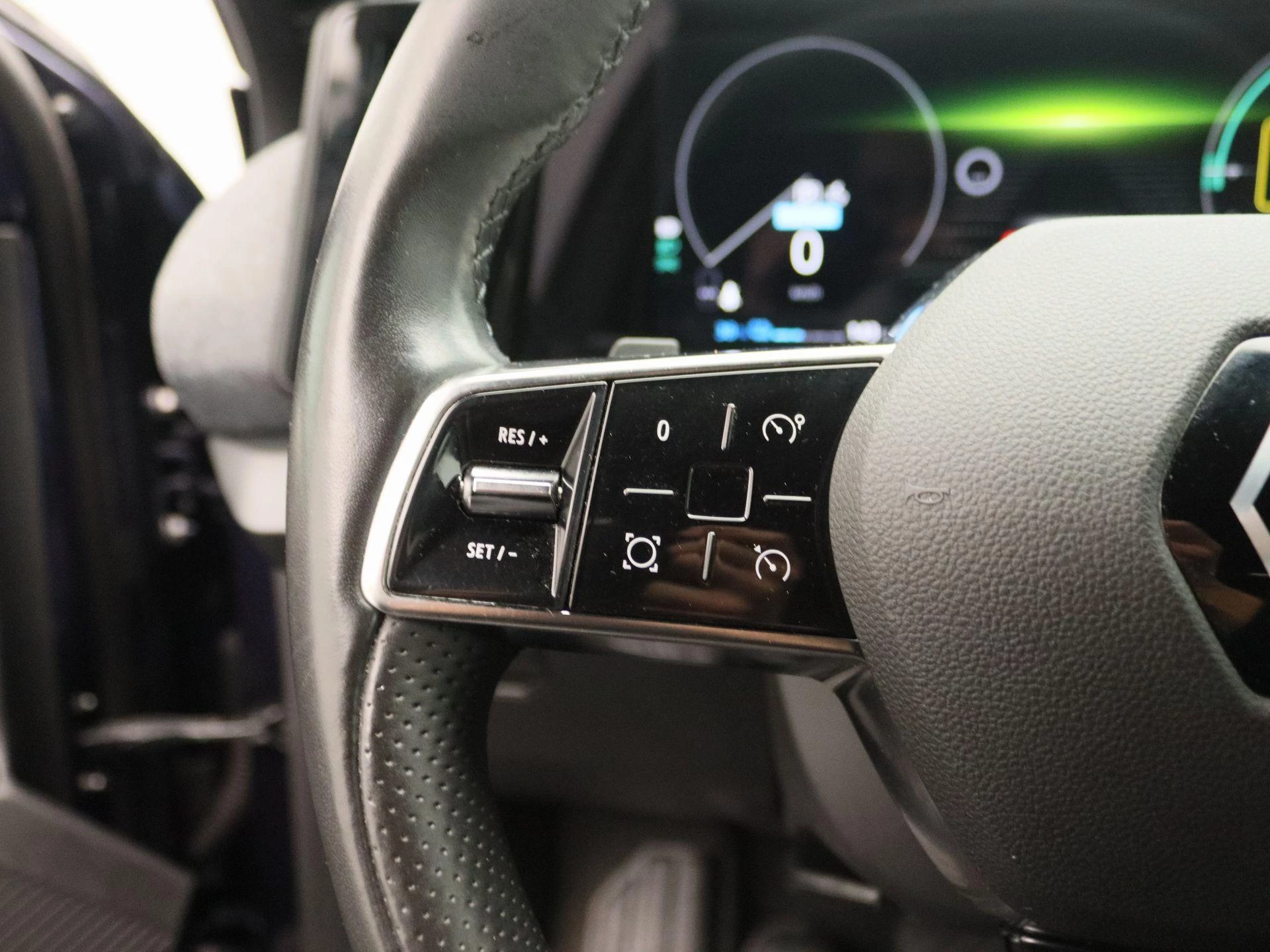 Renault-Megane E-Tech-image-17