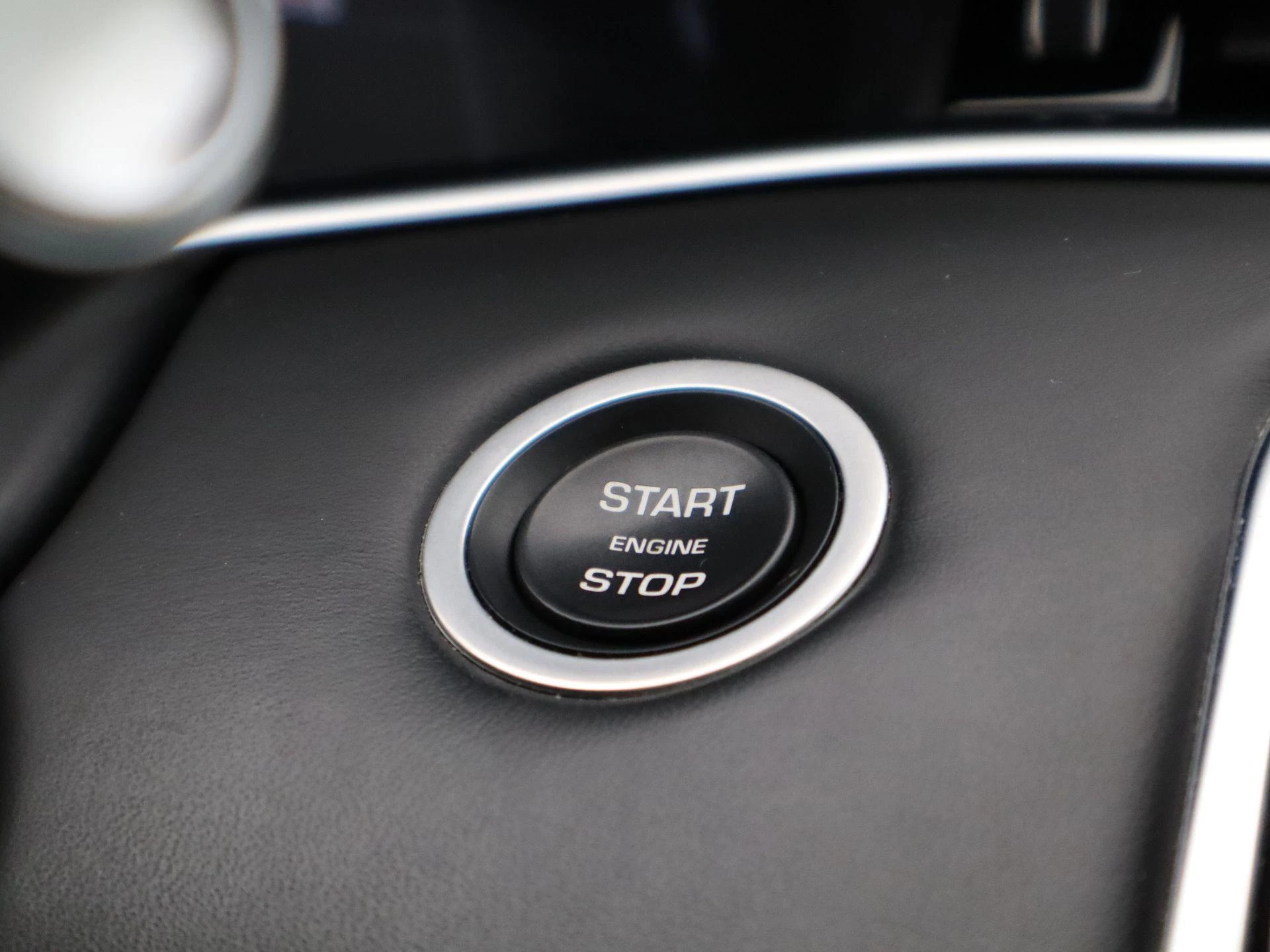 Land Rover-Range Rover Evoque-image-16