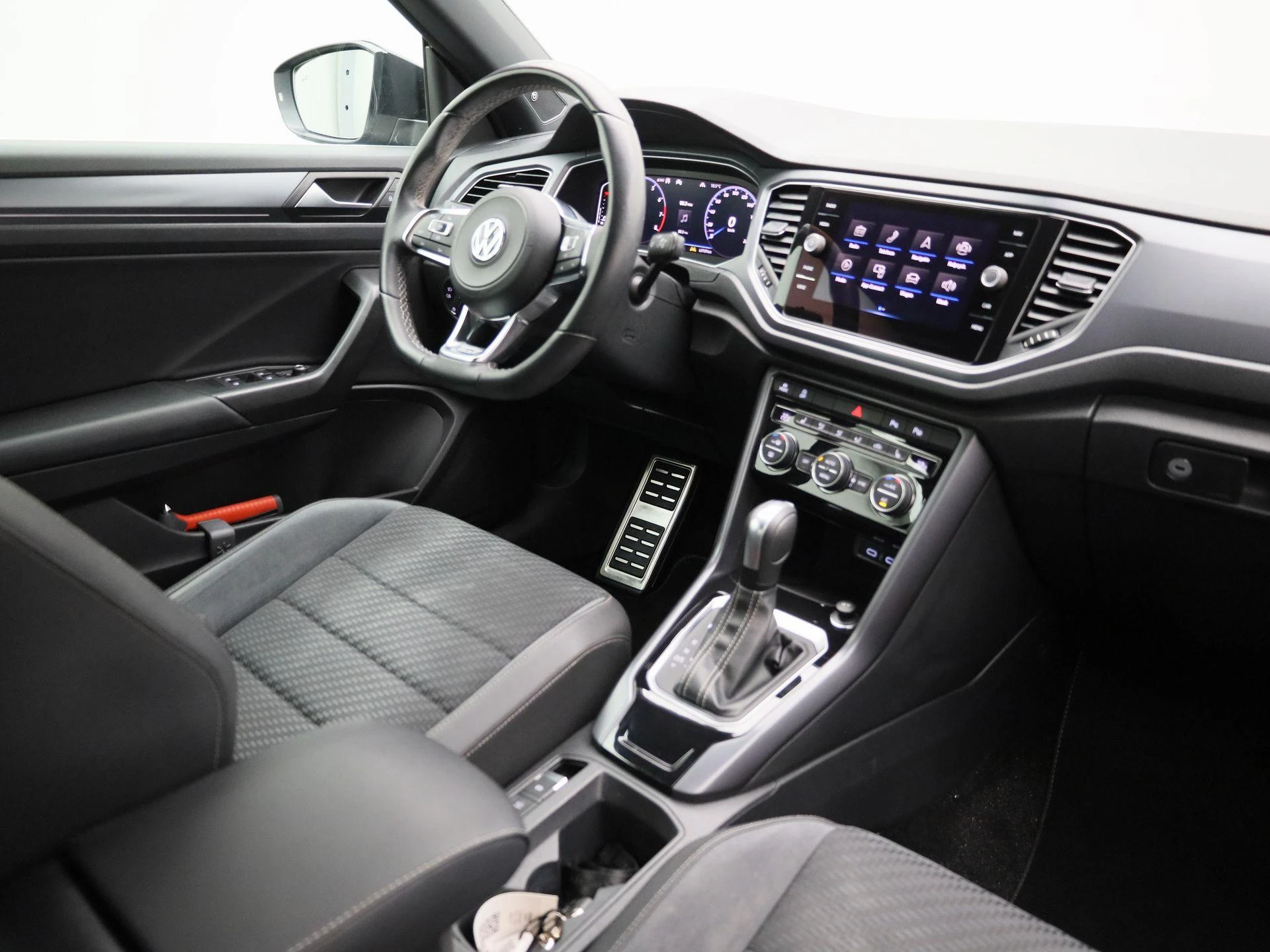 Volkswagen-T-Roc-image-6