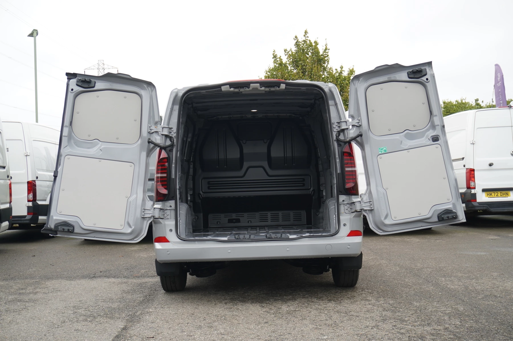 Volkswagen-Transporter-image-16