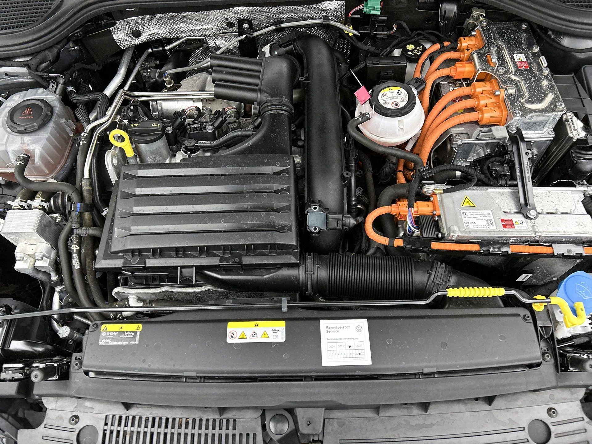 Volkswagen-Golf-image-9