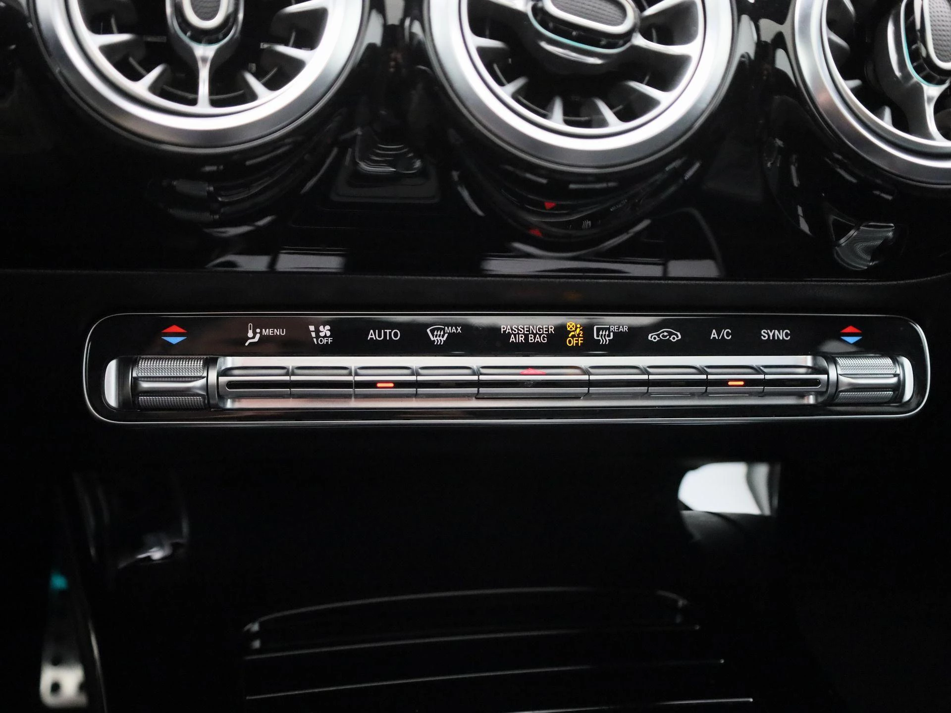 Mercedes-Benz CLA 200 Business Solution AMG