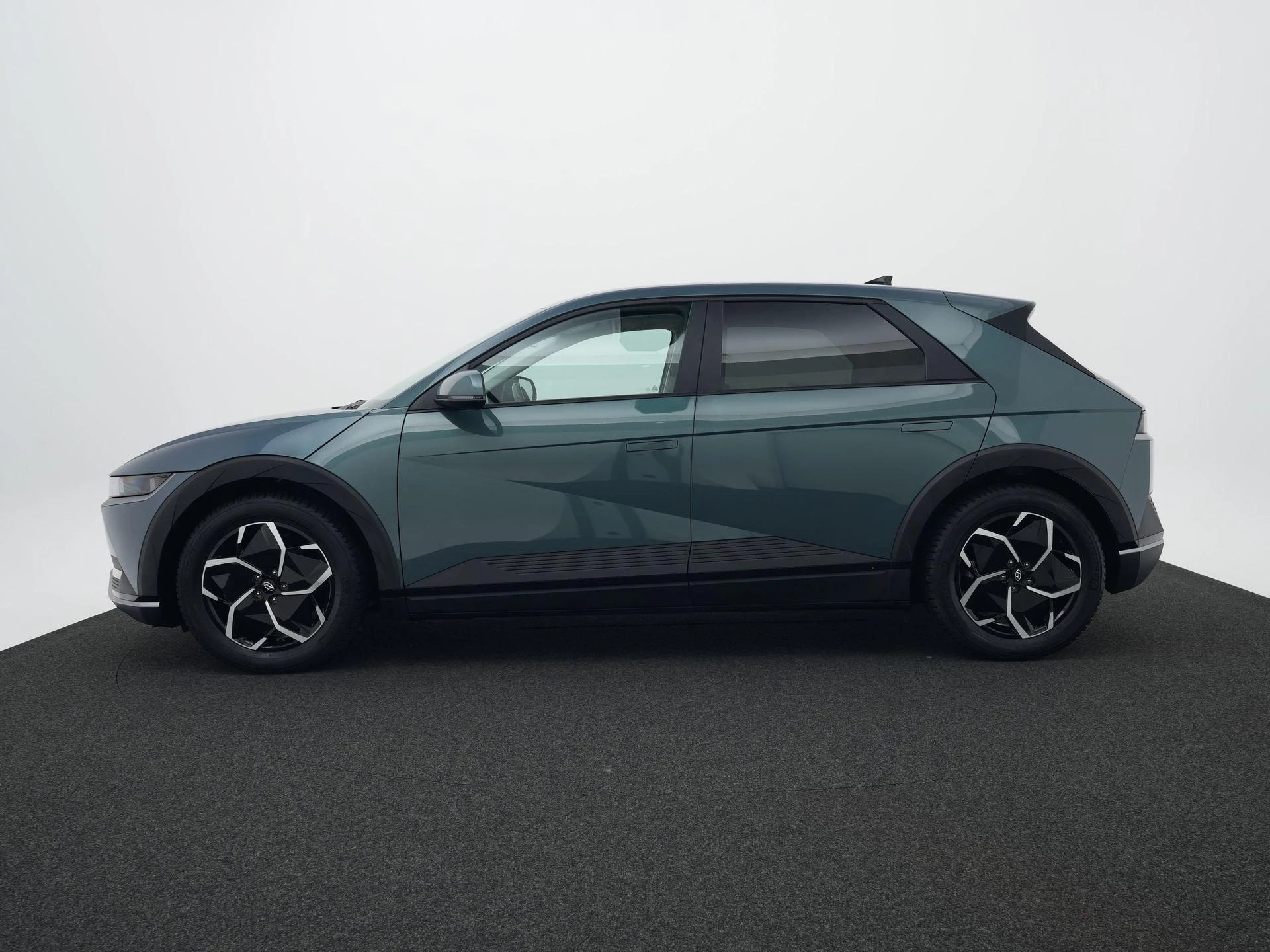 Hyundai-IONIQ 5-image-3