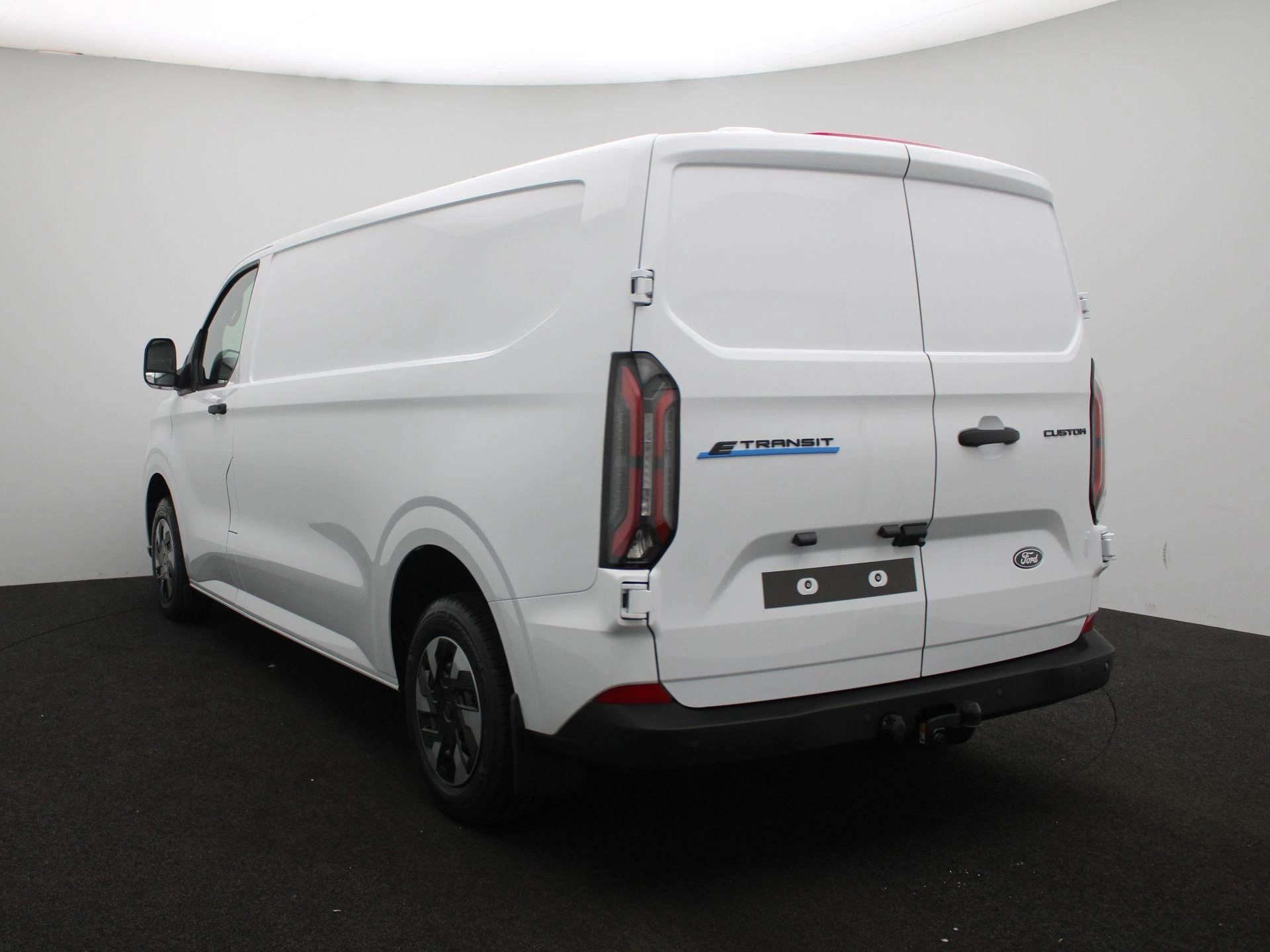 Ford-E-Transit Custom-image-1