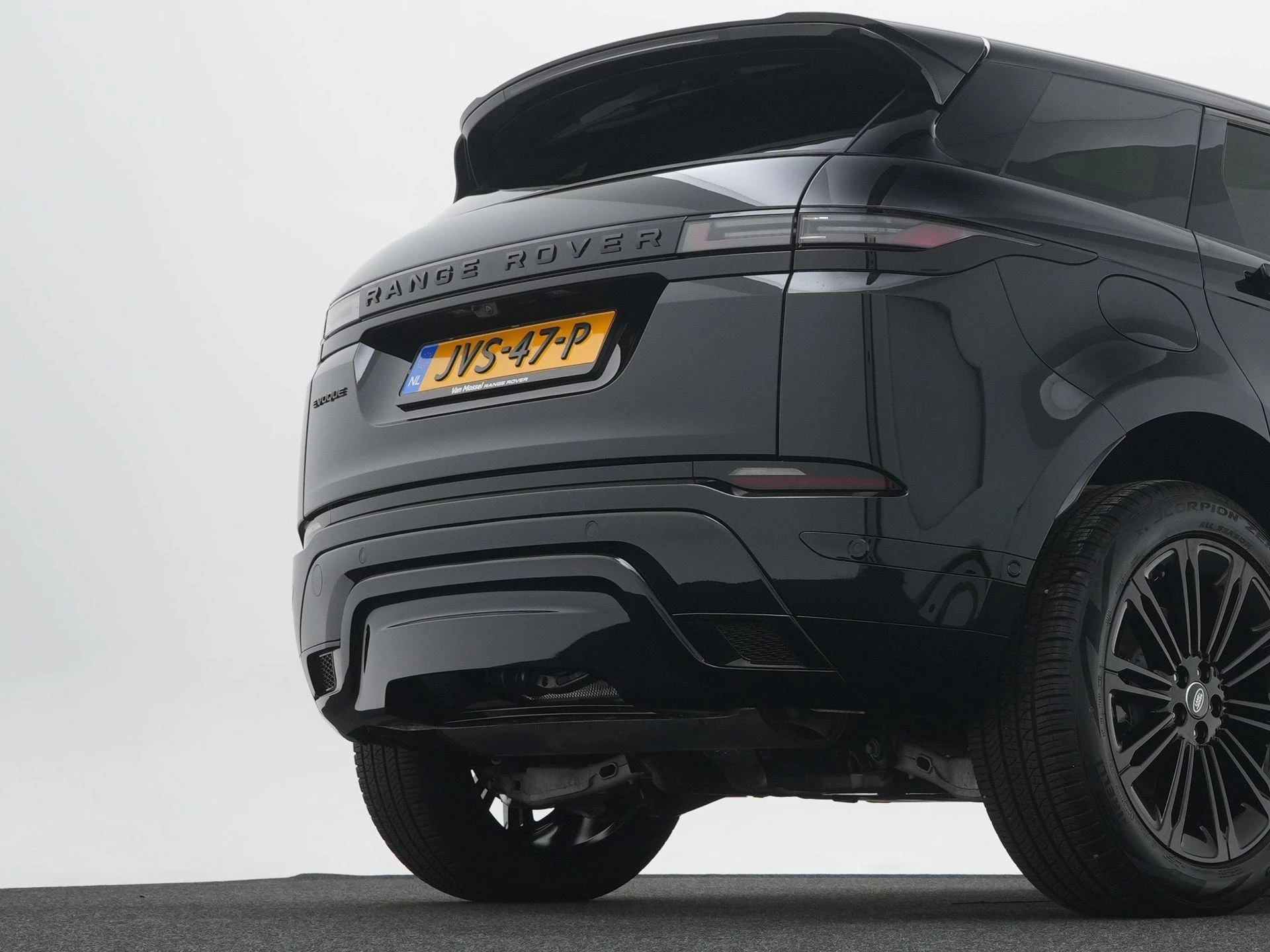Land Rover-Range Rover Evoque-image-51