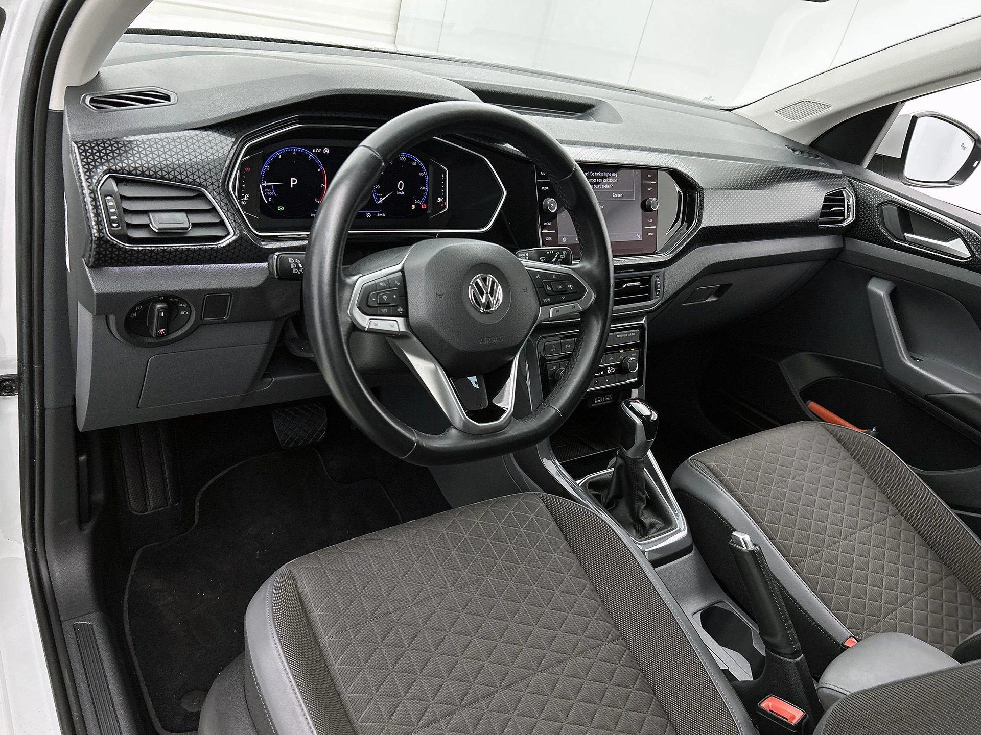 Volkswagen-T-Cross-image-16