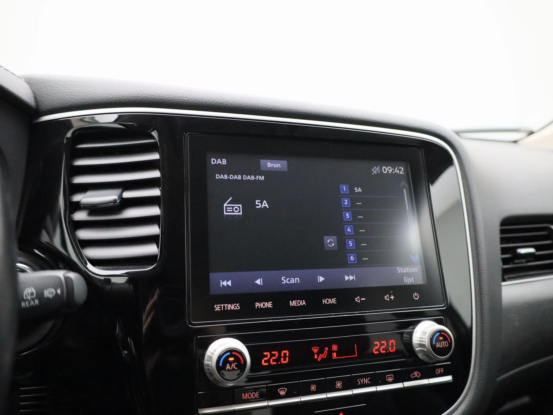 Mitsubishi-Outlander-image-26