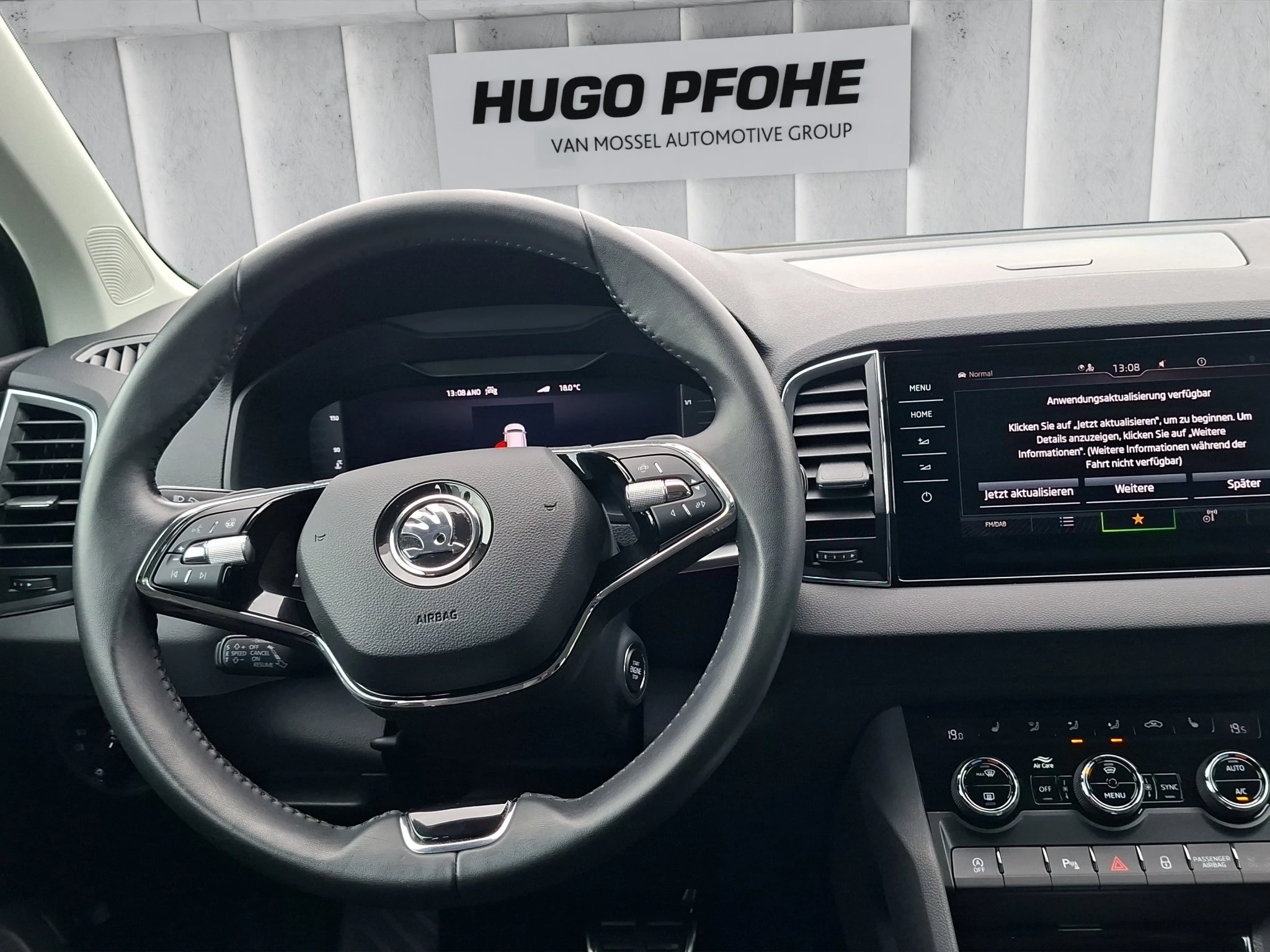 Škoda Karoq Tour 1.5 TSI ACT Aut. | LED | AHK | ACC | RFK | SHZ | LMF | Navi