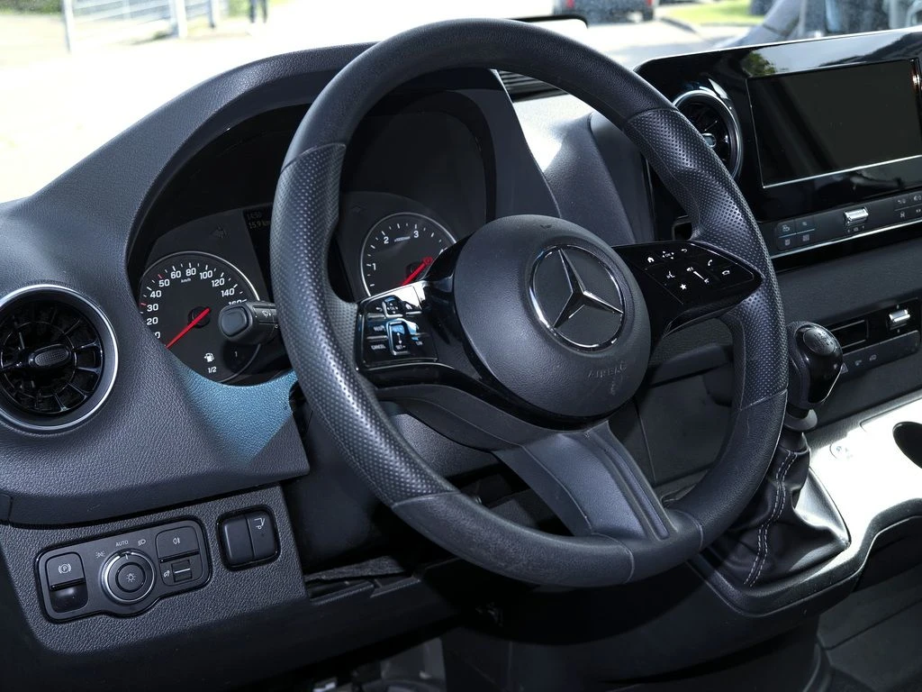 Mercedes-Benz-Sprinter 317-image-11