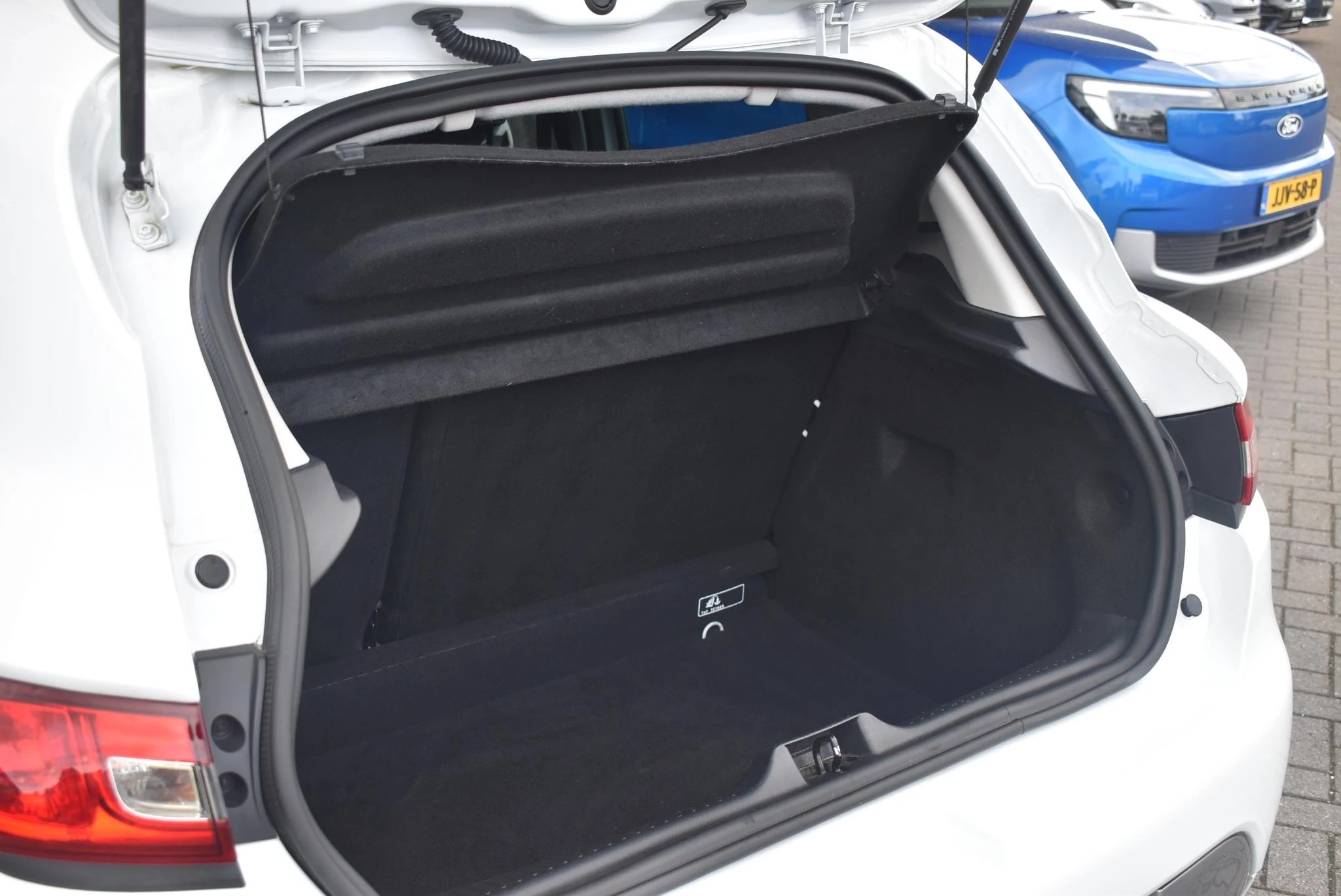 Renault-Clio-image-8