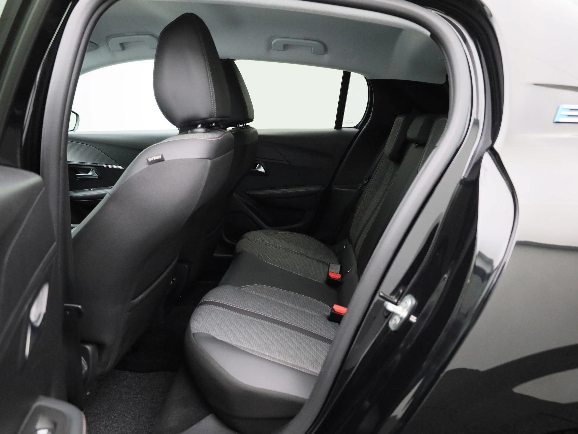 Peugeot e-208 - 10