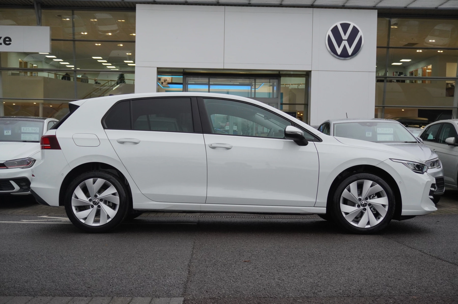 Volkswagen-Golf-image-3