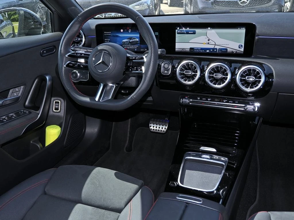 Mercedes-Benz-A-Klasse 250-image-10